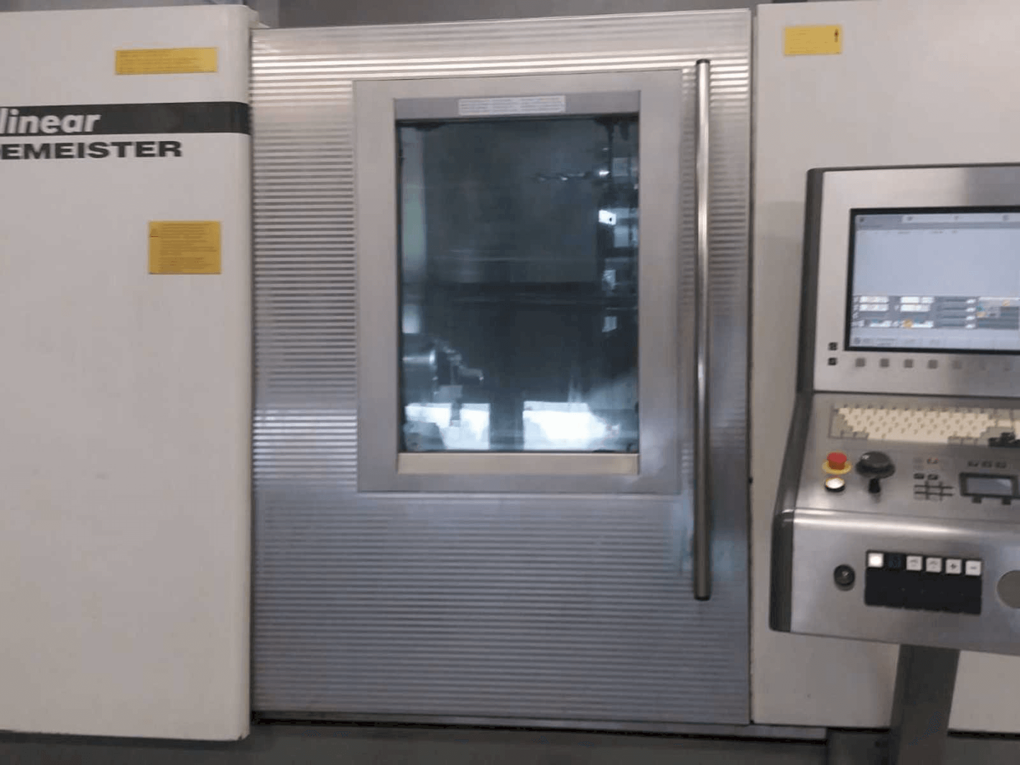 Čelní pohled na Gildemeister CTX 420 linear stroj