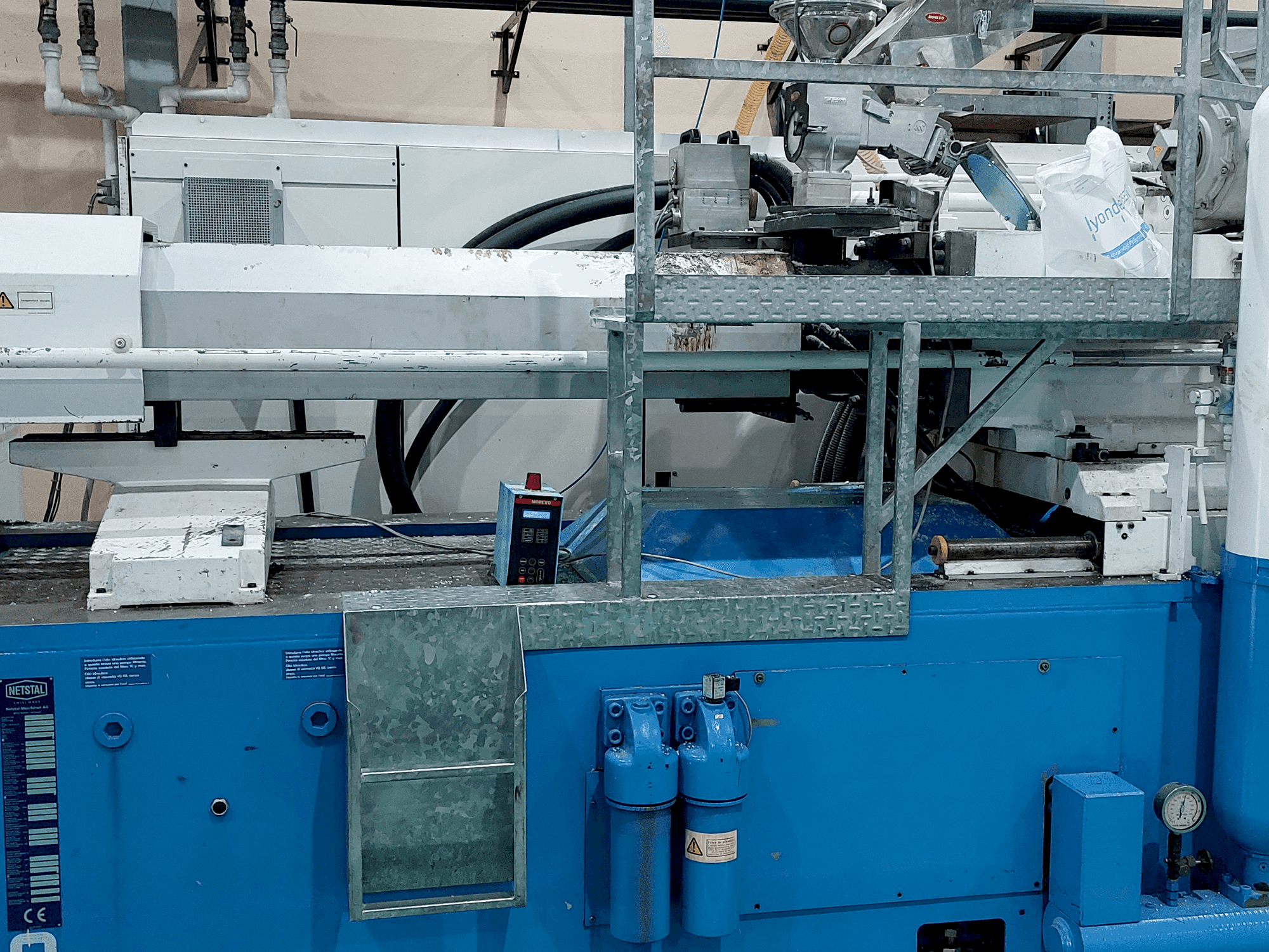 Čelní pohled na Netstal S 6000-5500E stroj