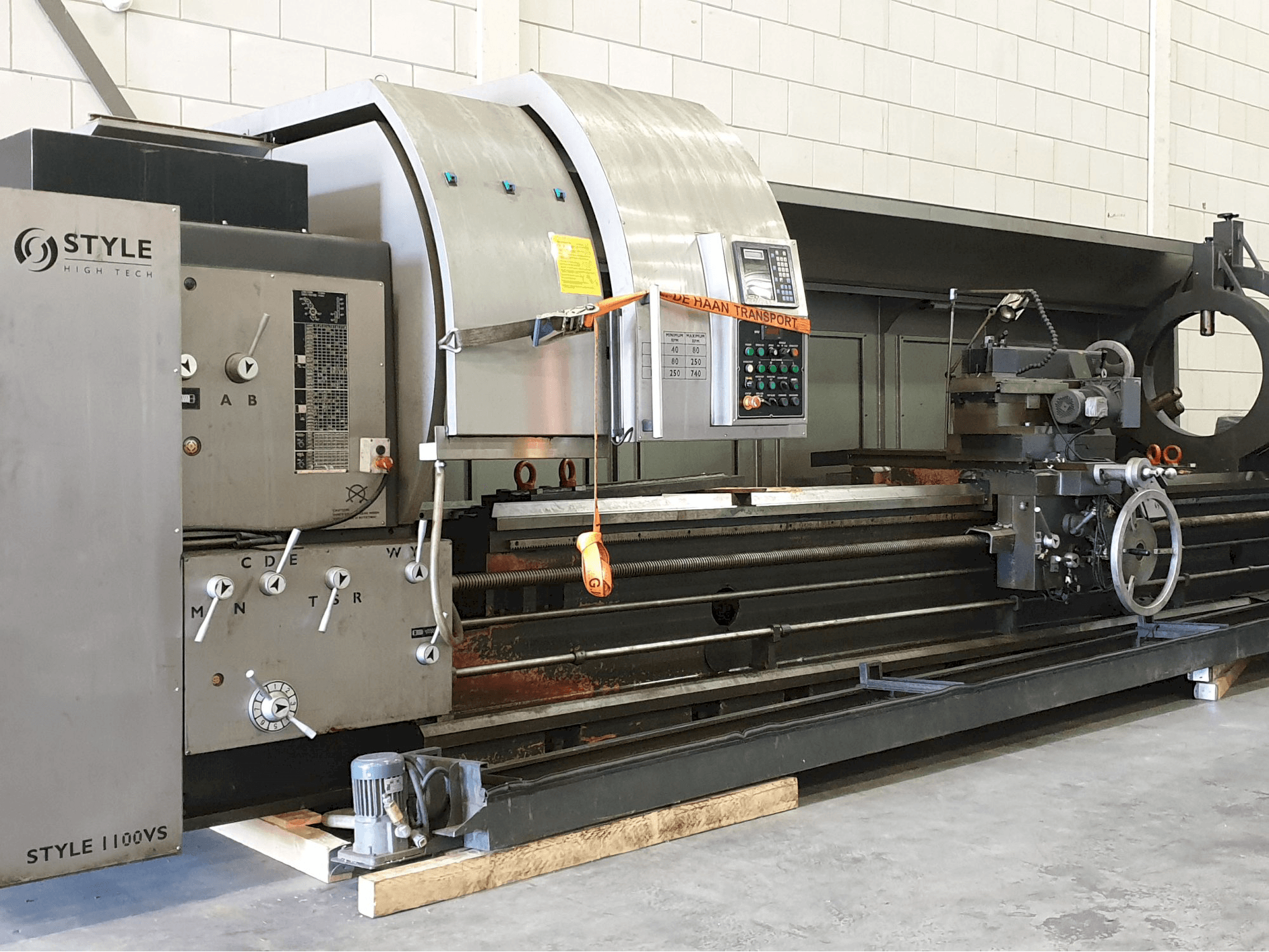 Čelní pohled na STYLE 1100VS stroj