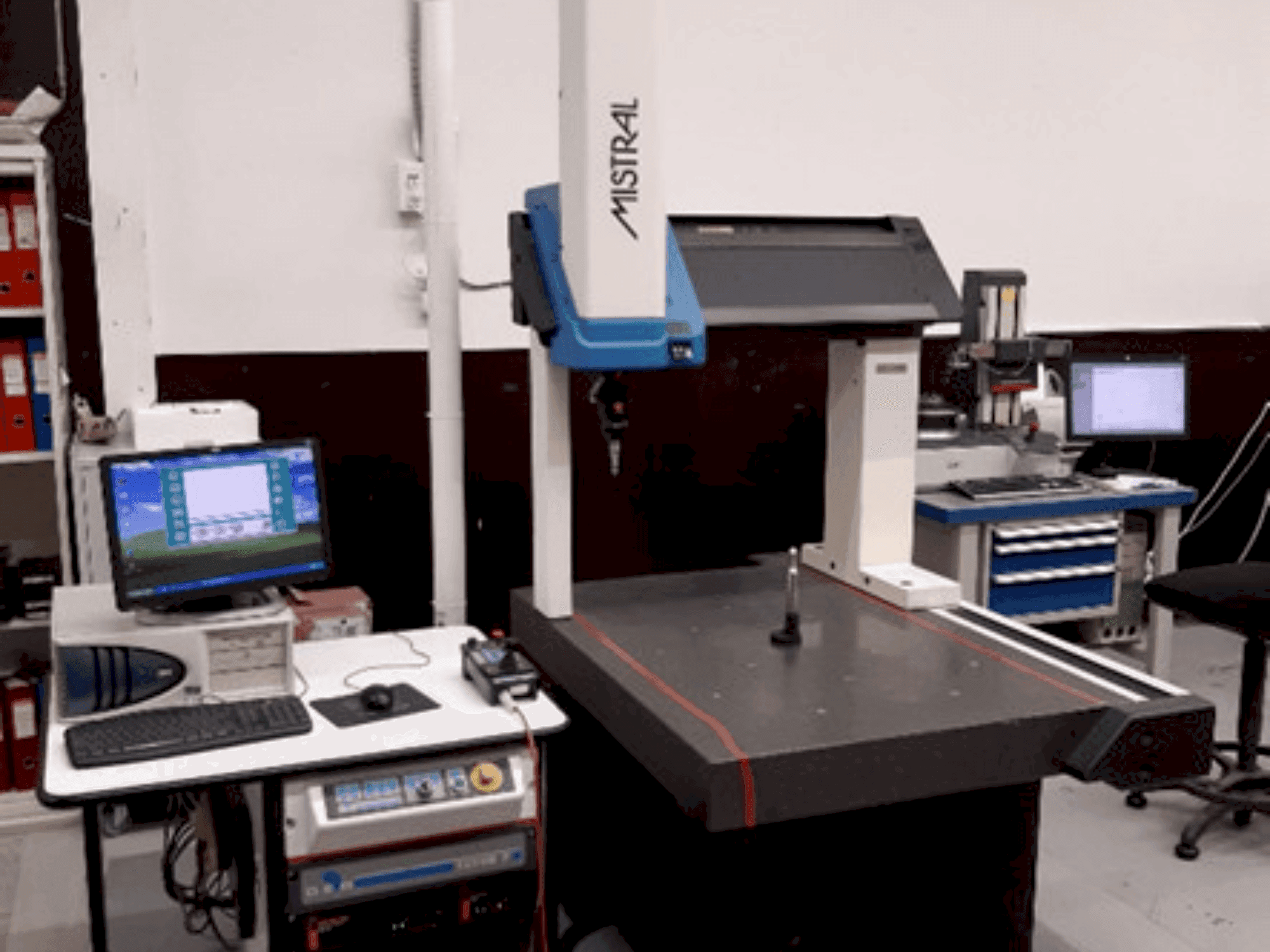 Čelní pohled na DEA Mistral 070705 stroj