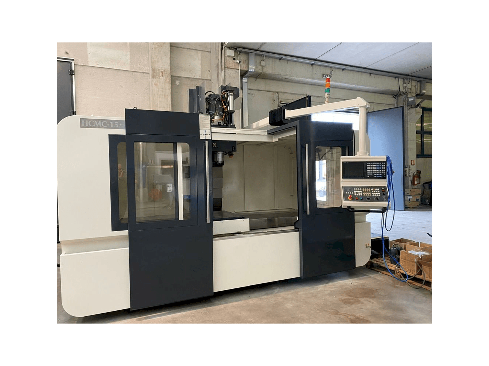 Čelní pohled na Hartford HCMC-15 stroj