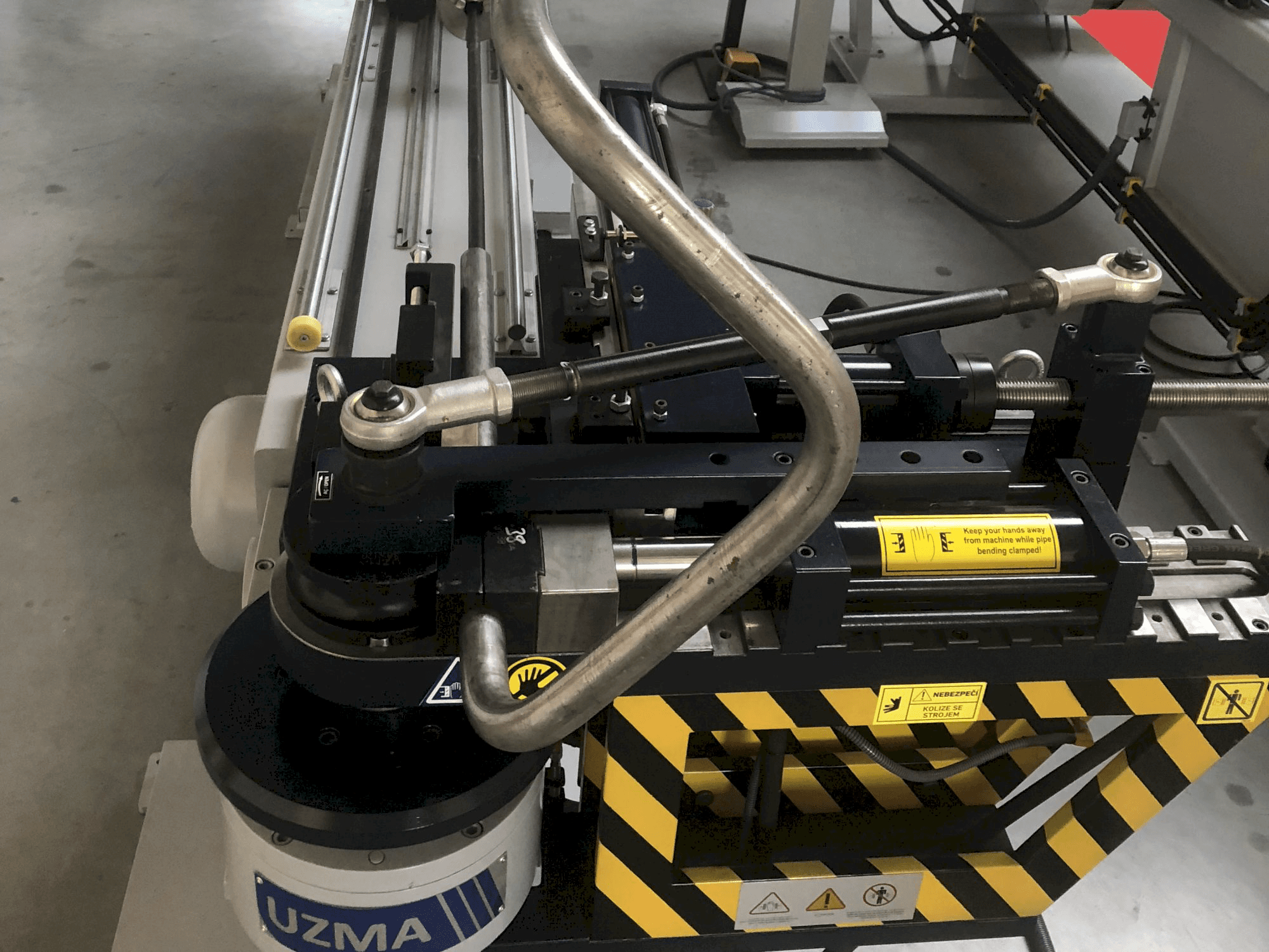 Detail na UZMA UZH 51 stroje