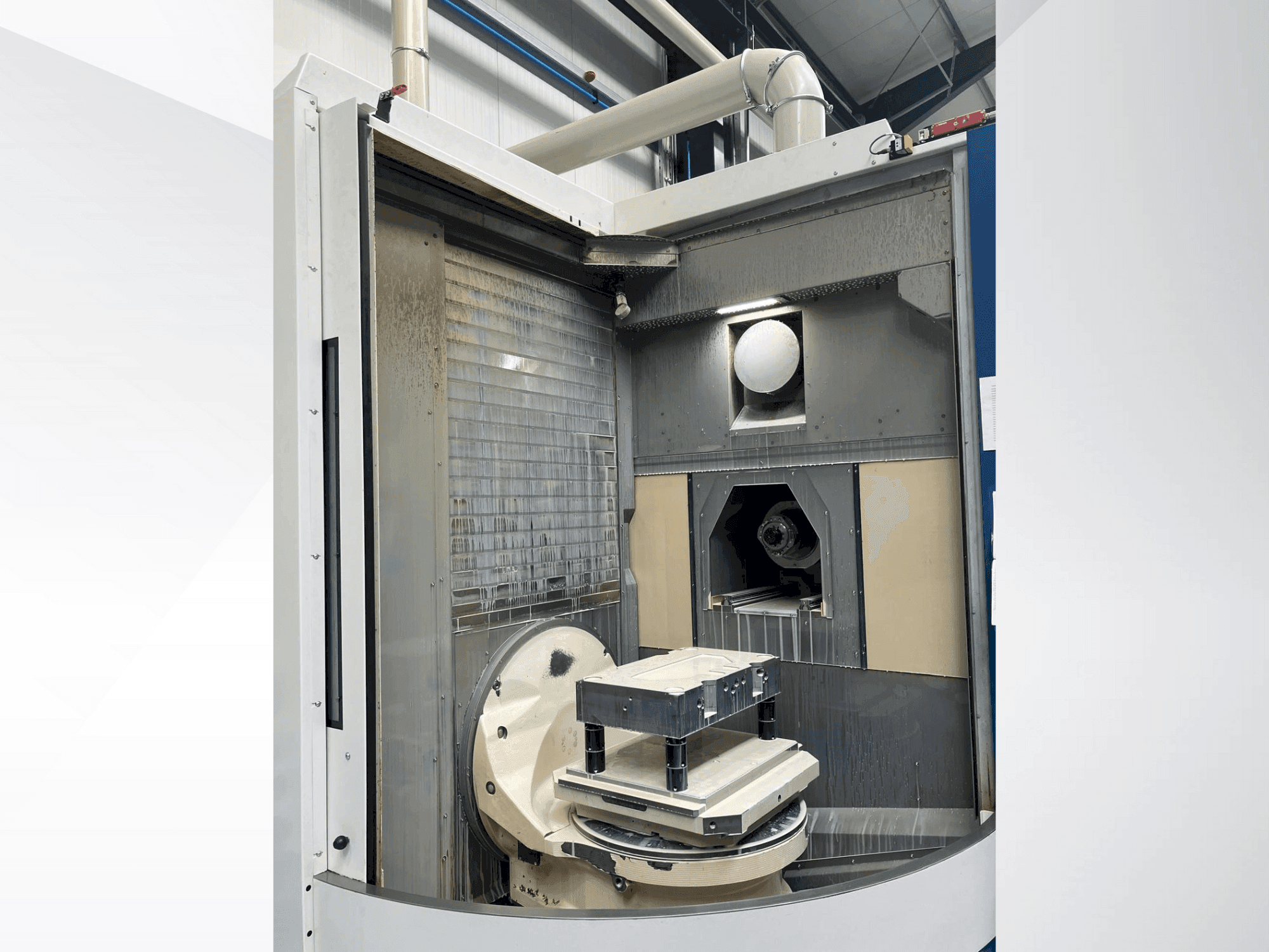 Pracovní prostor na GROB G550a stroje