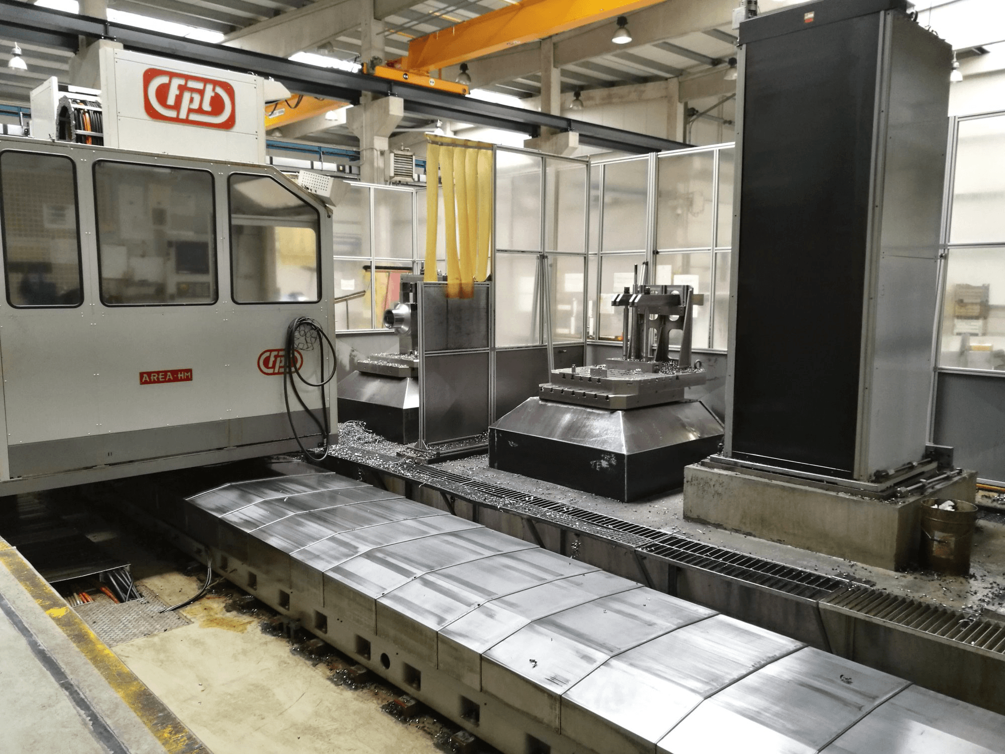 Levý pohled na FPT AREA M stroj