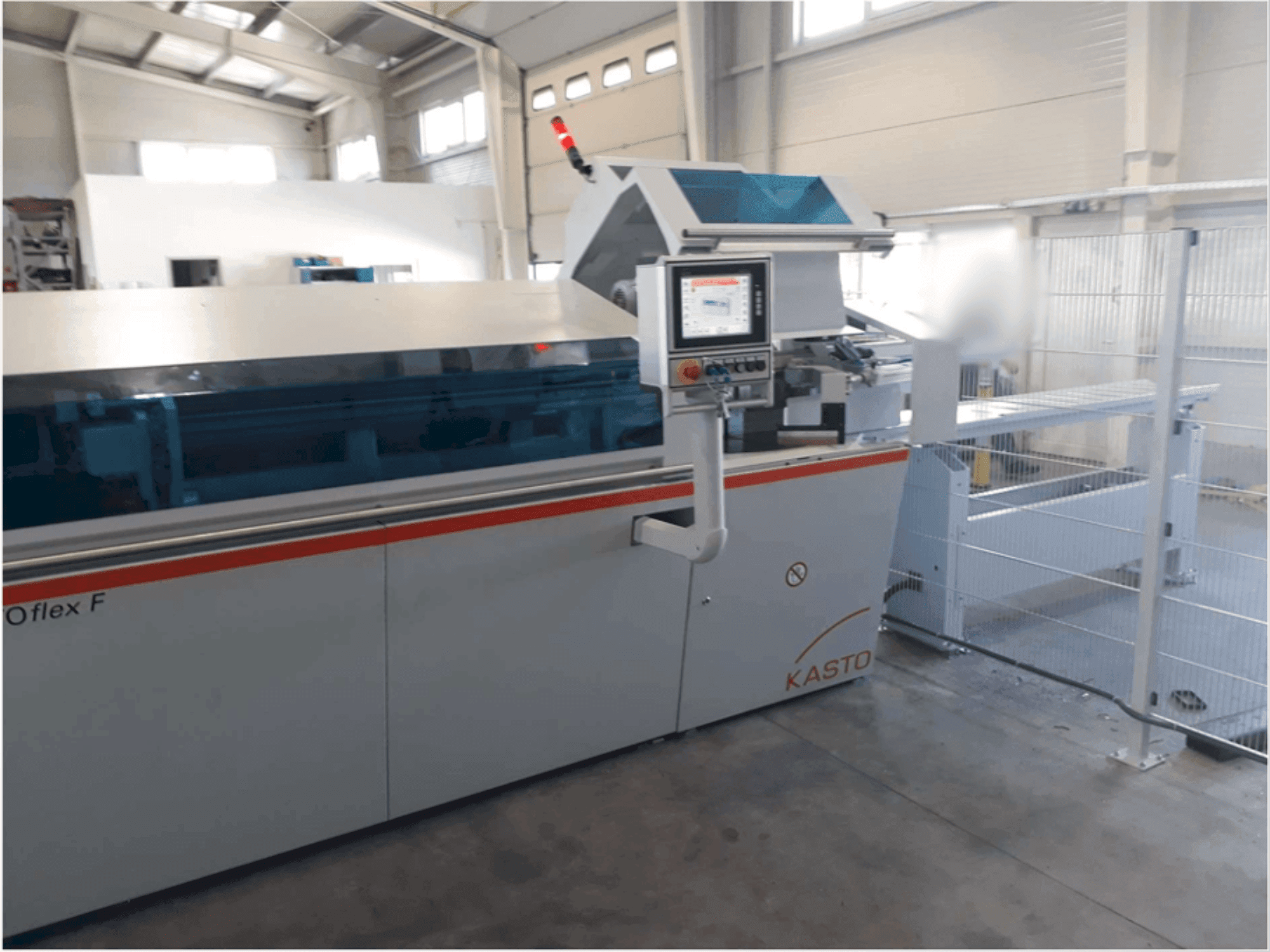 Čelní pohled na KASTO flex F stroj