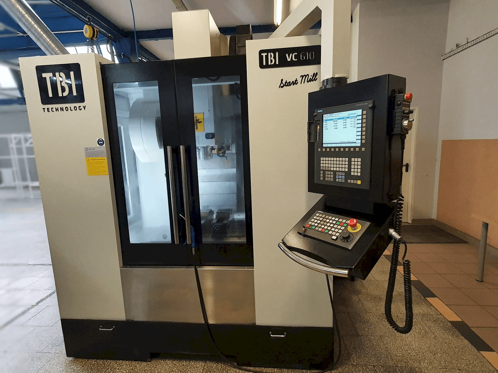 Čelní pohled na TBI VC610 Start Mill stroj