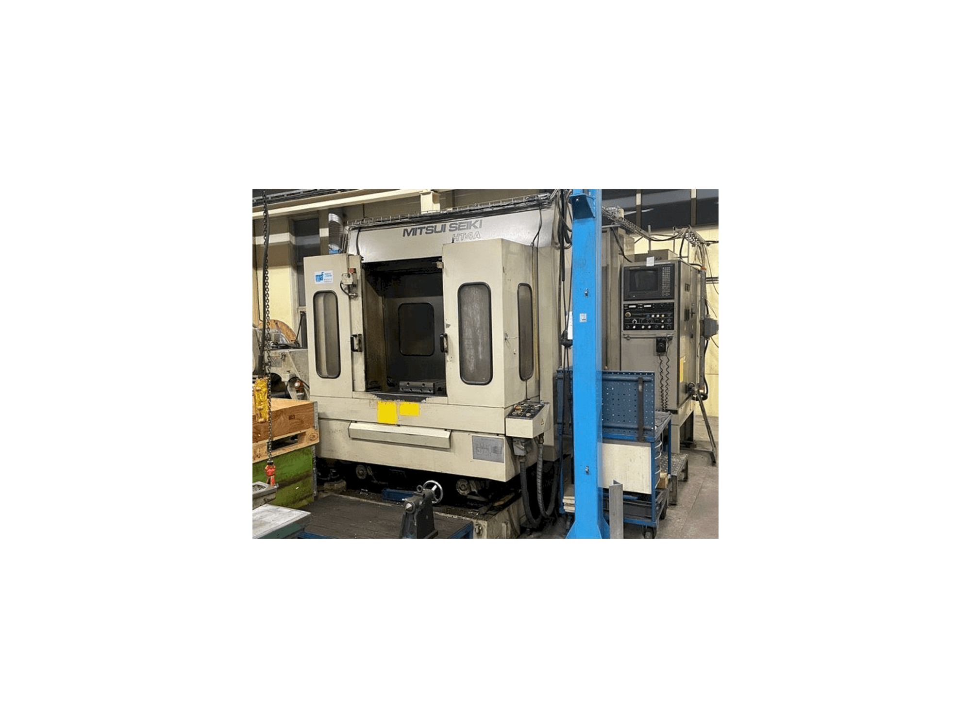 Čelní pohled na Mitsui Seiki HT4A stroj