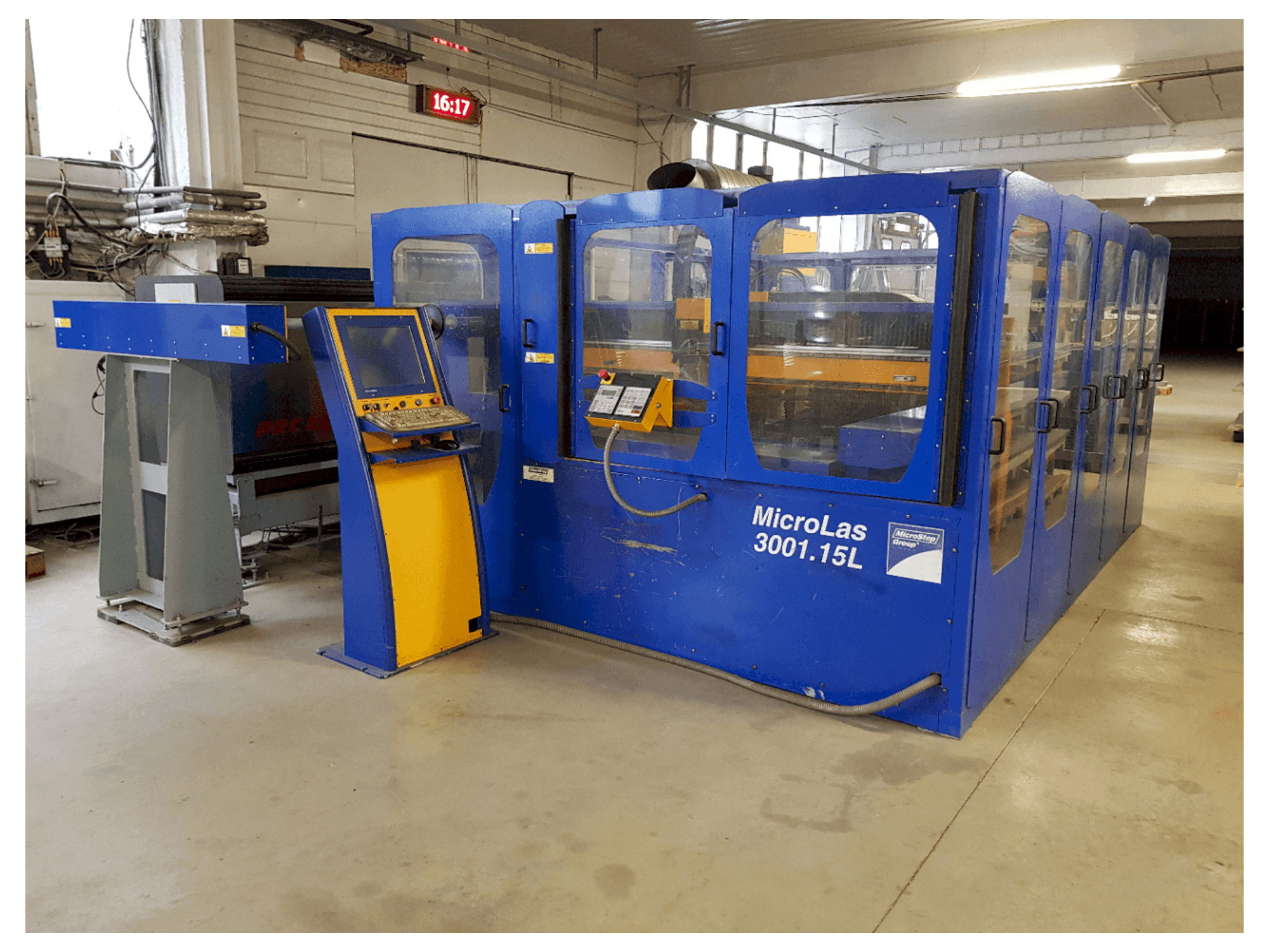 Čelní pohled na MicroStep MicroLas 3001.15L stroj