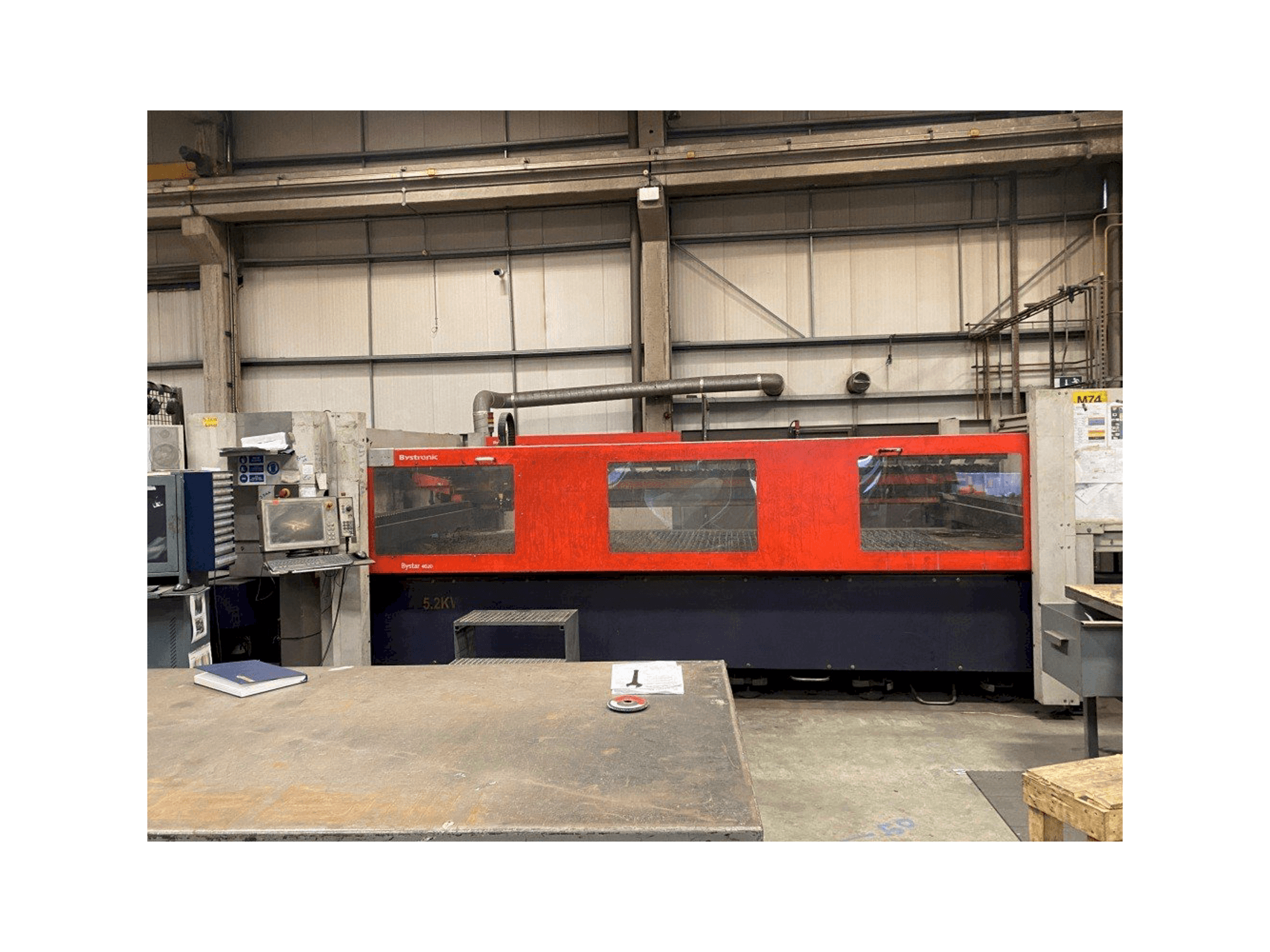 Čelní pohled na Bystronic Bystar 4020 stroj