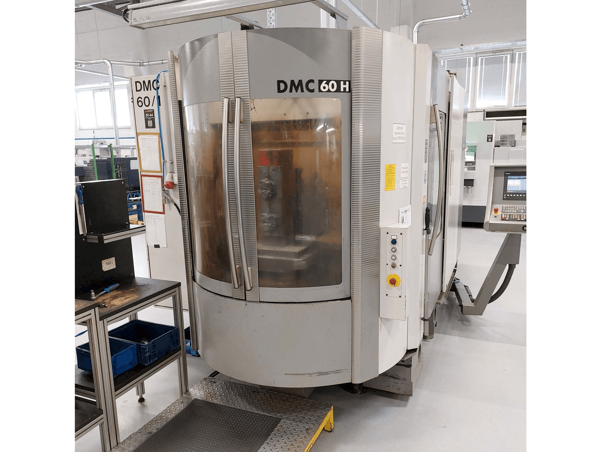 Čelní pohled na DECKEL MAHO DMC 60H stroj