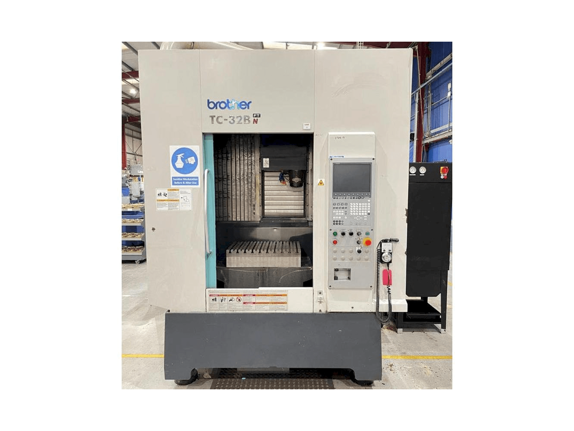 Čelní pohled na Brother TC-32BN FT stroj