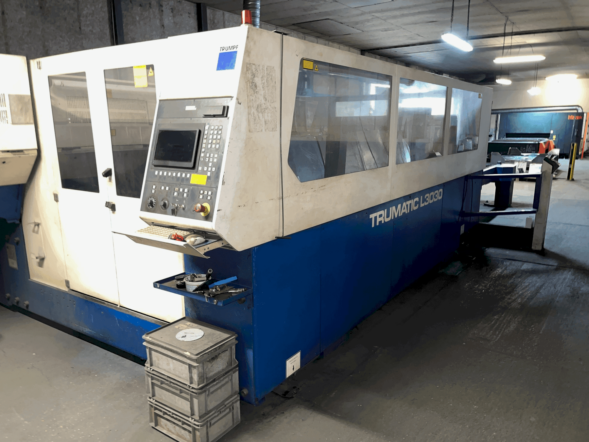 Čelní pohled na TRUMPF TRUMATIC L3030 stroj