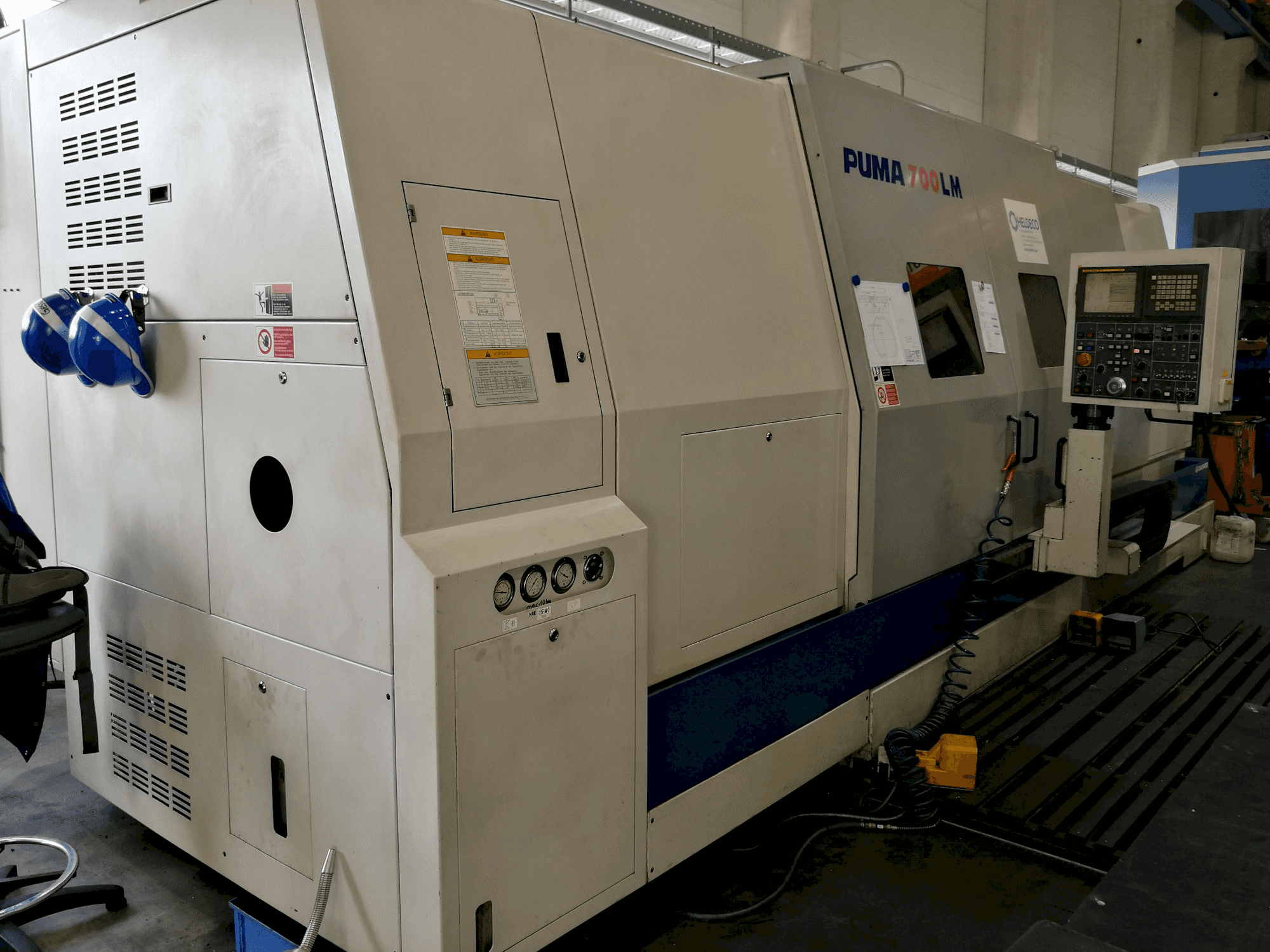 Levý pohled na Doosan Puma 700 LM stroj