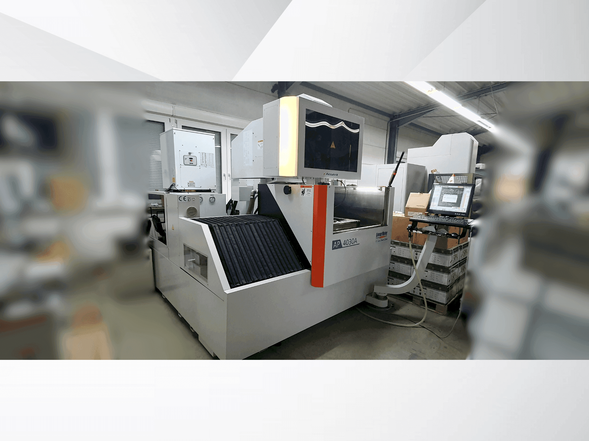 Čelní pohled na AccuteX AP 4030A stroj