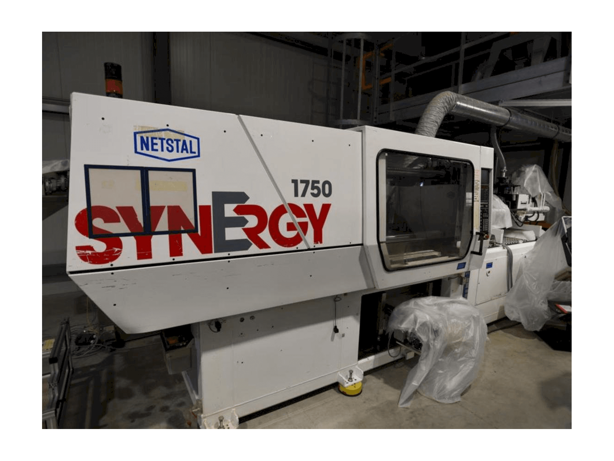 Čelní pohled na Netstal SynErgy 1750-460 stroj