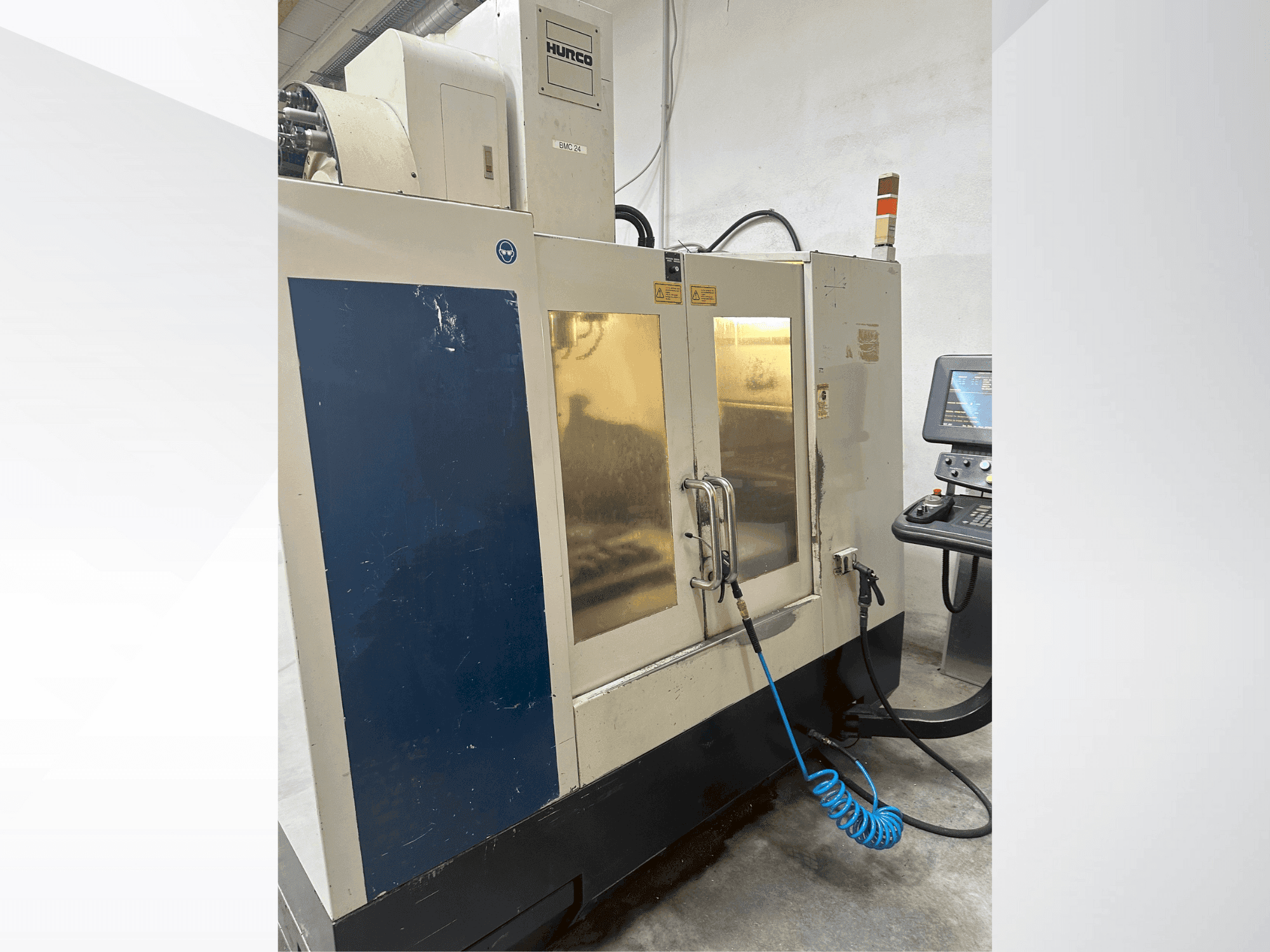 Čelní pohled na Hurco BMC 2416 stroj