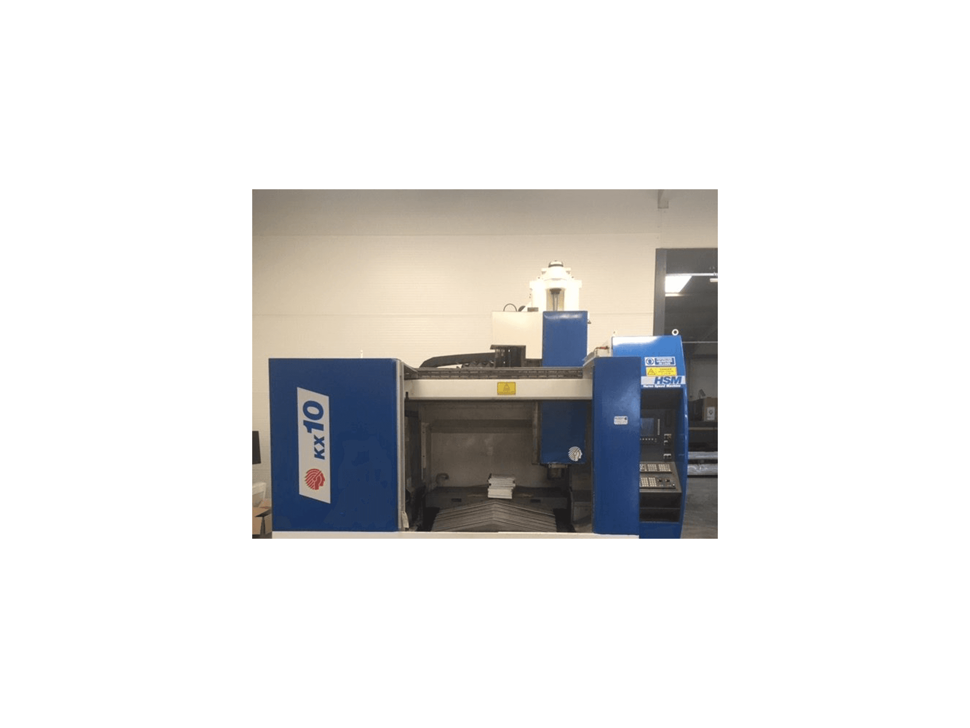 Čelní pohled na Huron KX 10 stroj