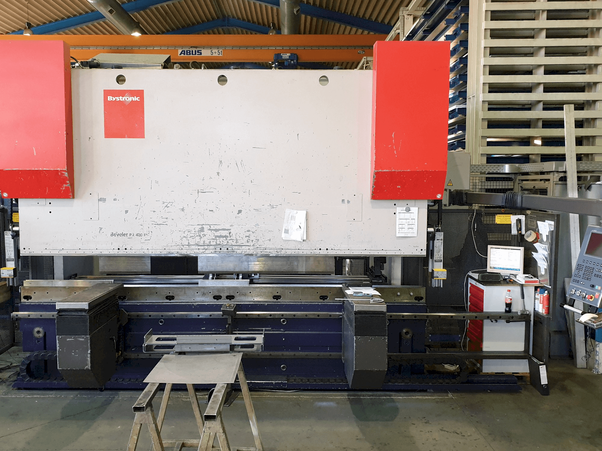 Čelní pohled na Bystronic Beyeler PR 400 x 4100 stroj