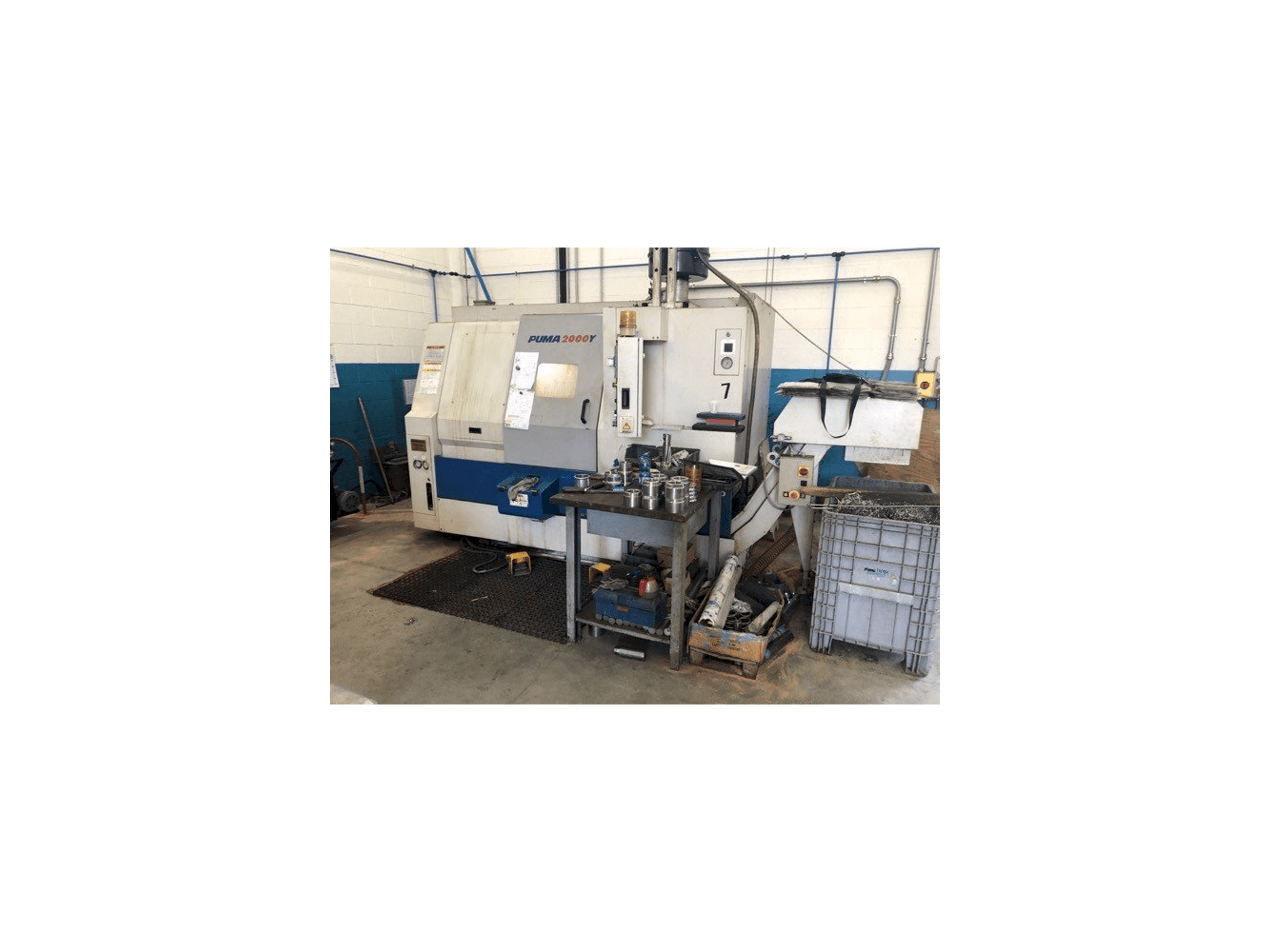 Čelní pohled na DAEWOO Puma 2000Y stroj