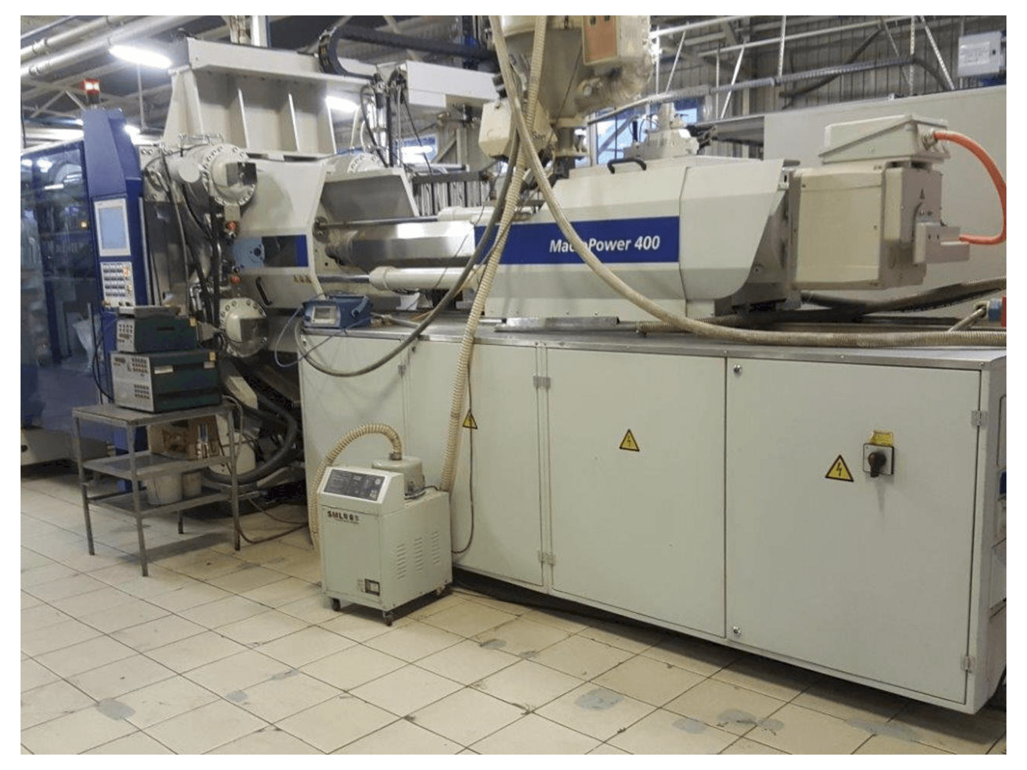 Čelní pohled na Battenfeld Macro Power 400/3400 stroj