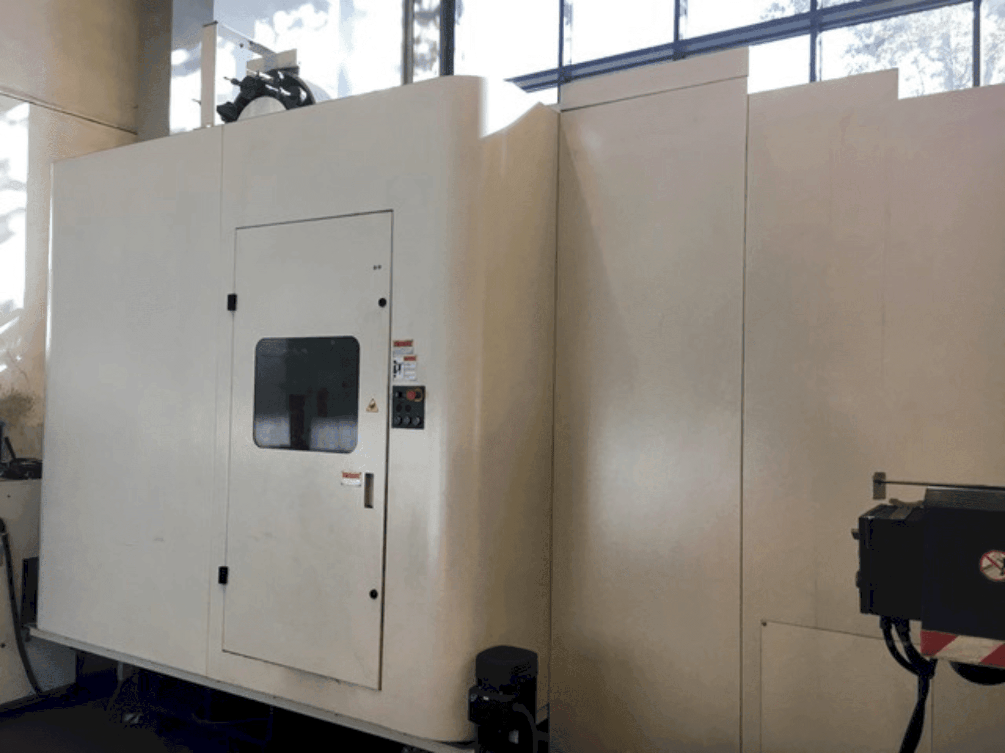 Čelní pohled na SPINNER H630 stroj