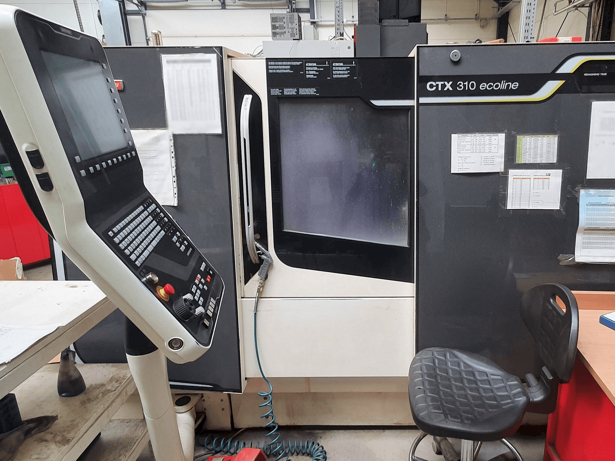 Čelní pohled na DMG MORI SEIKI CTX stroj