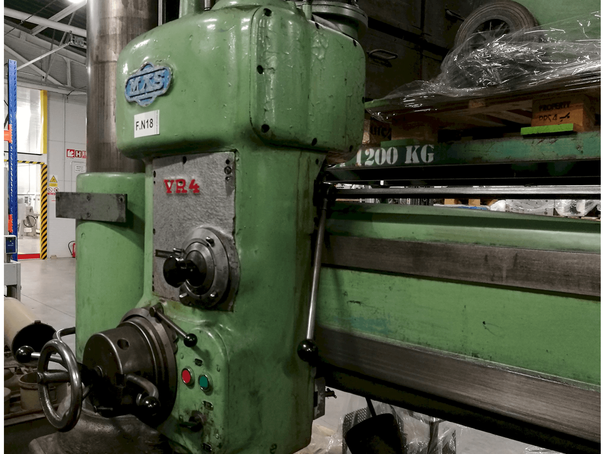 Levý pohled na KOVOSVIT MAS VR 4 stroj