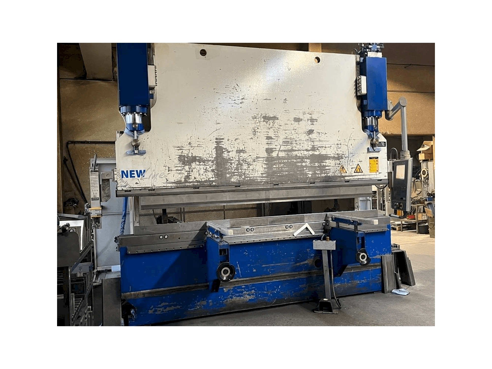 Čelní pohled na GWF MENGELE HB 175-30/35 stroj