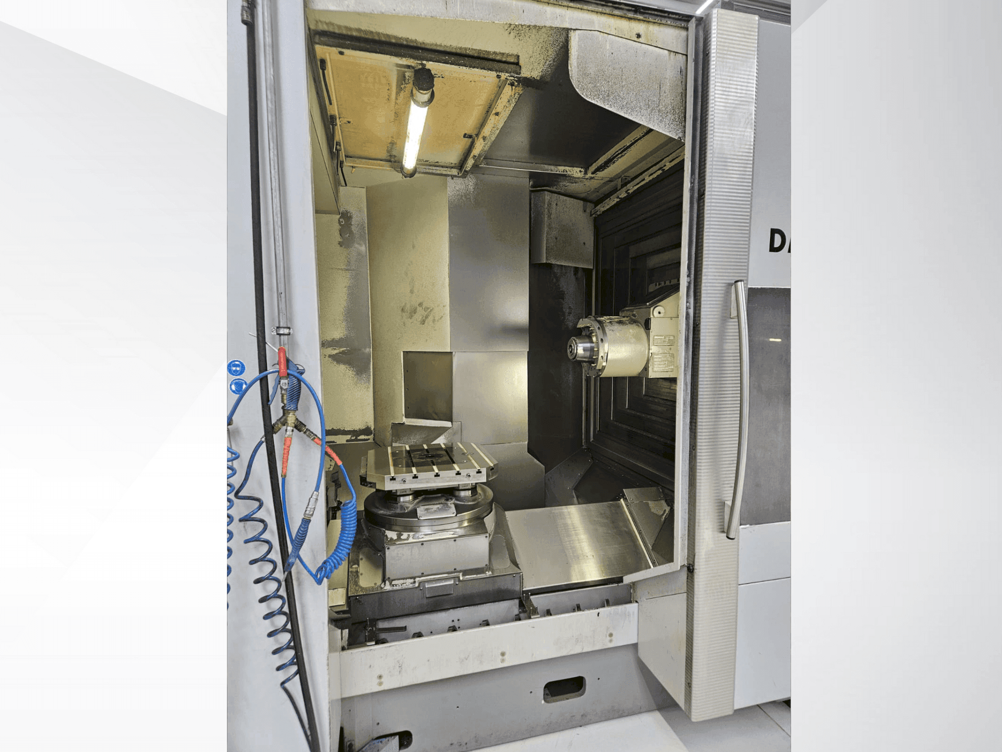 Čelní pohled na DECKEL MAHO DMC 70H duoBlock stroj