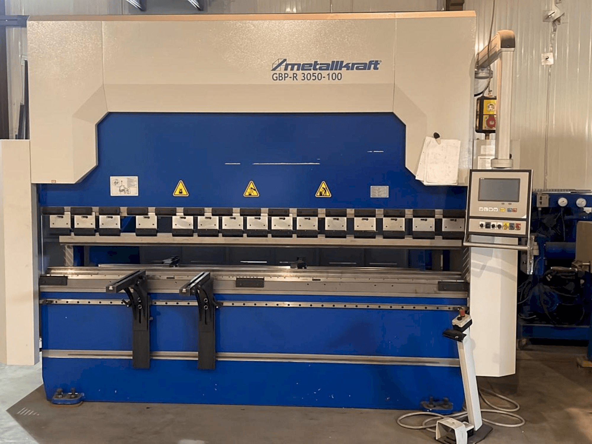 Čelní pohled na Metallkraft GBPR30540-100 stroj