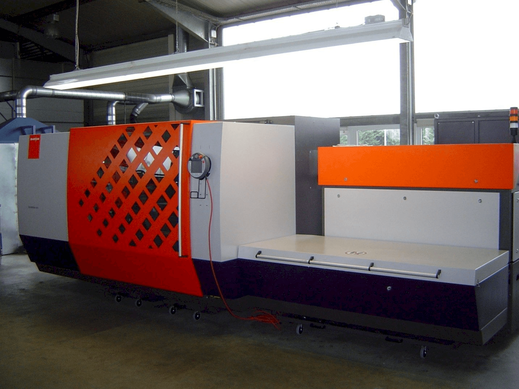 Čelní pohled na Bystronic ByVention 3015 stroj