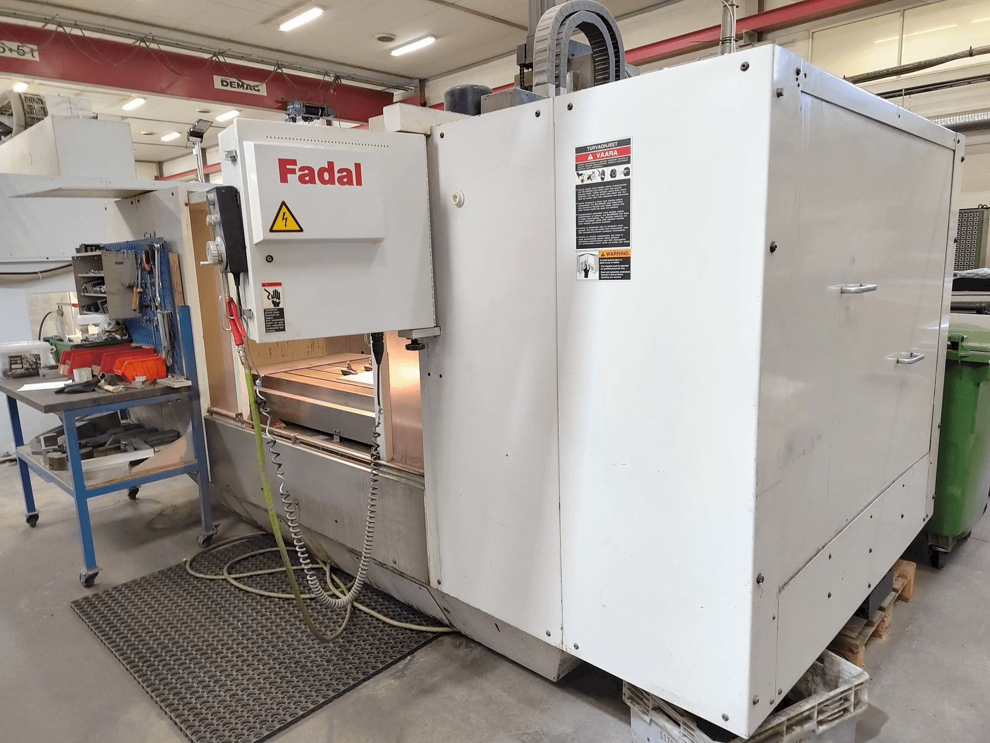 Čelní pohled na FADAL VMC 6030HT stroj