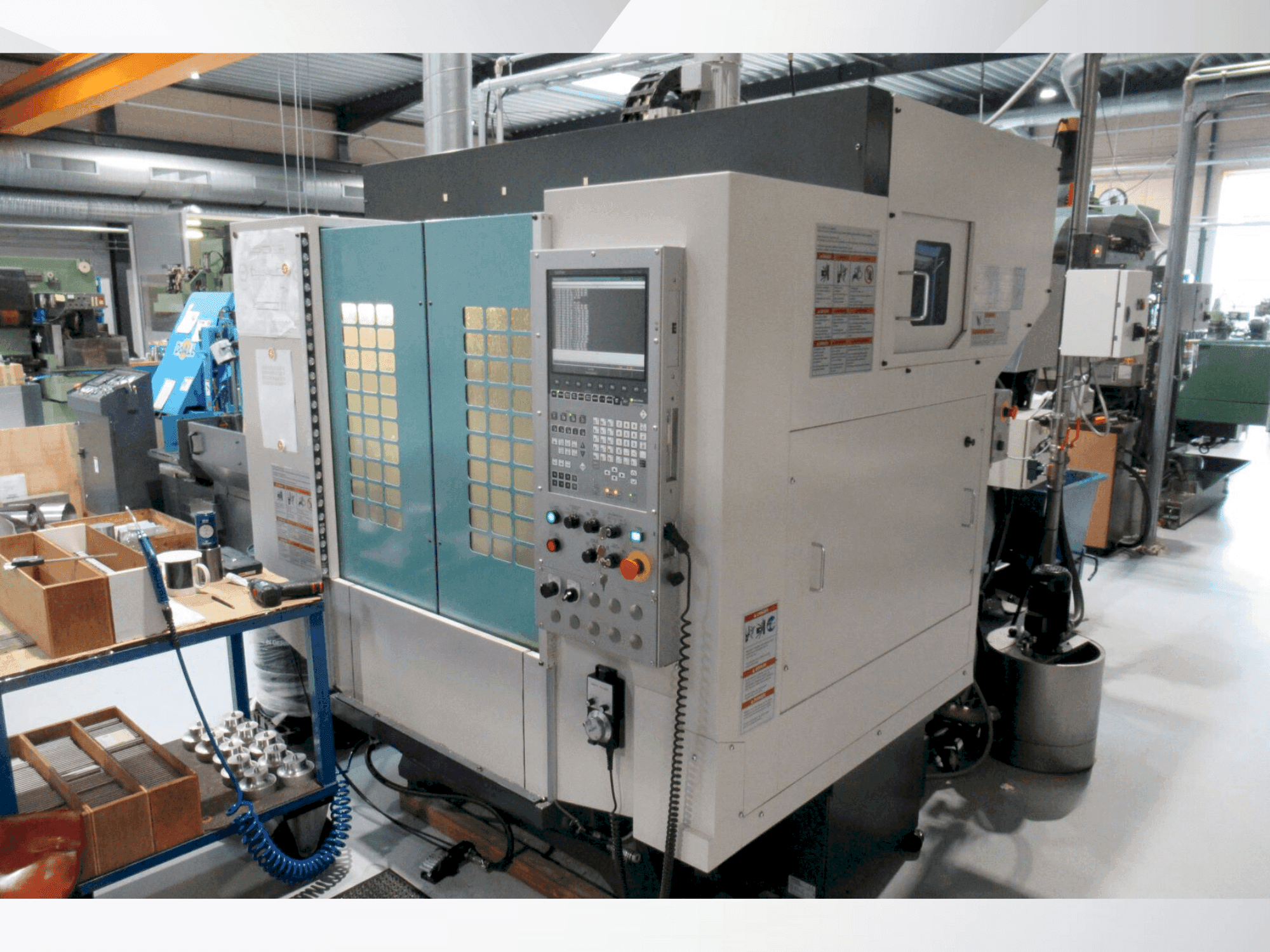 Čelní pohled na Brother TC-22B-O stroj