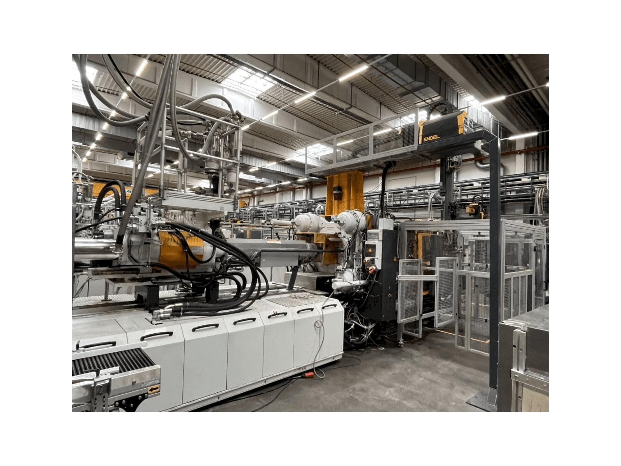 Čelní pohled na Engel DUO 4550/650 stroj