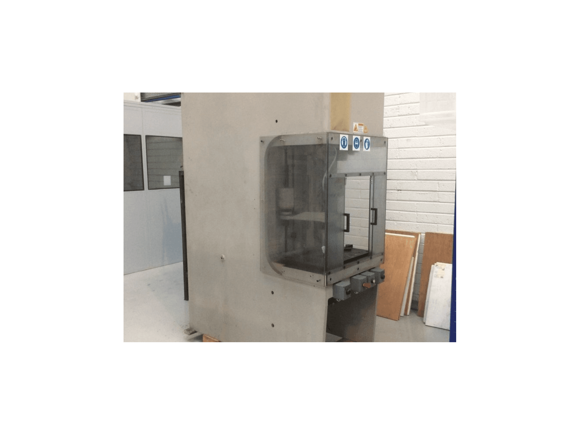 Čelní pohled na ABEX Dension FN50-30H-0592E stroj