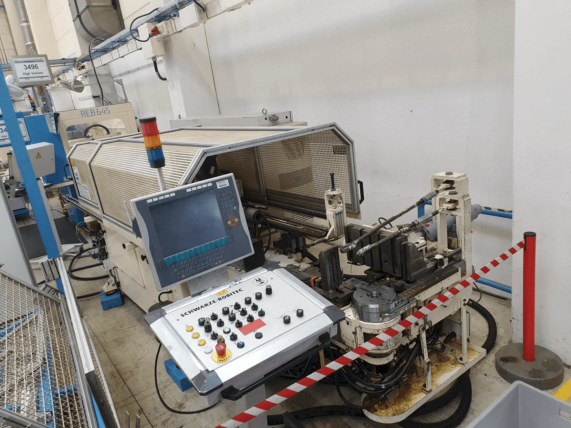 Čelní pohled na SCHWARZE-ROBITEC CNC40MR stroj