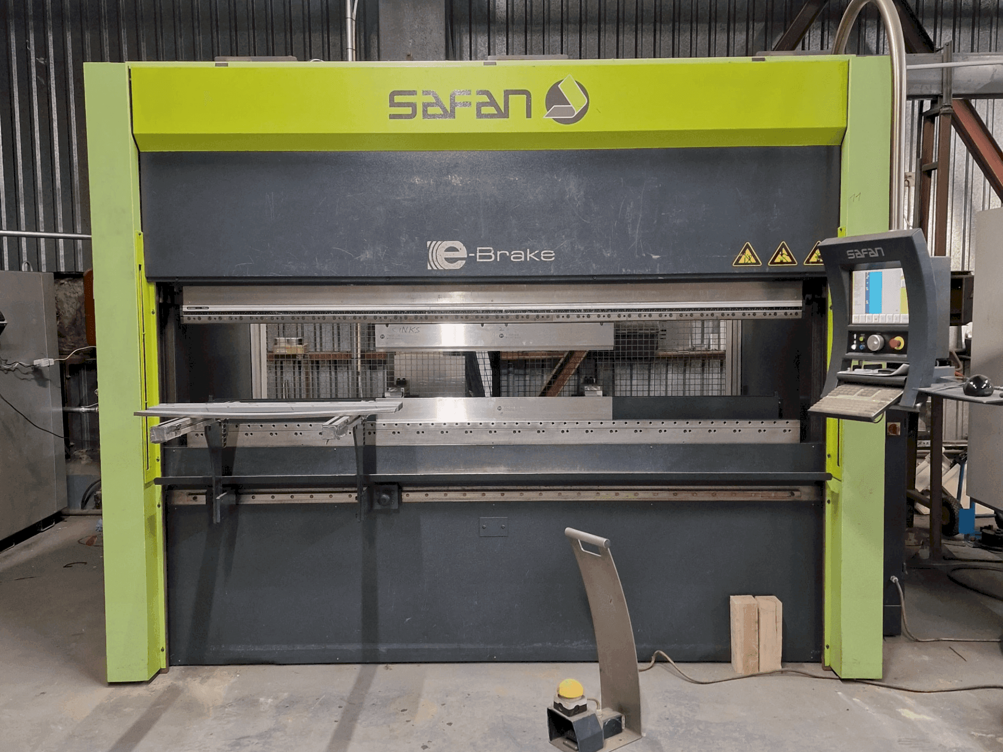 Čelní pohled na Safan E-Brake 80-2550-Ts3 Cnc stroj