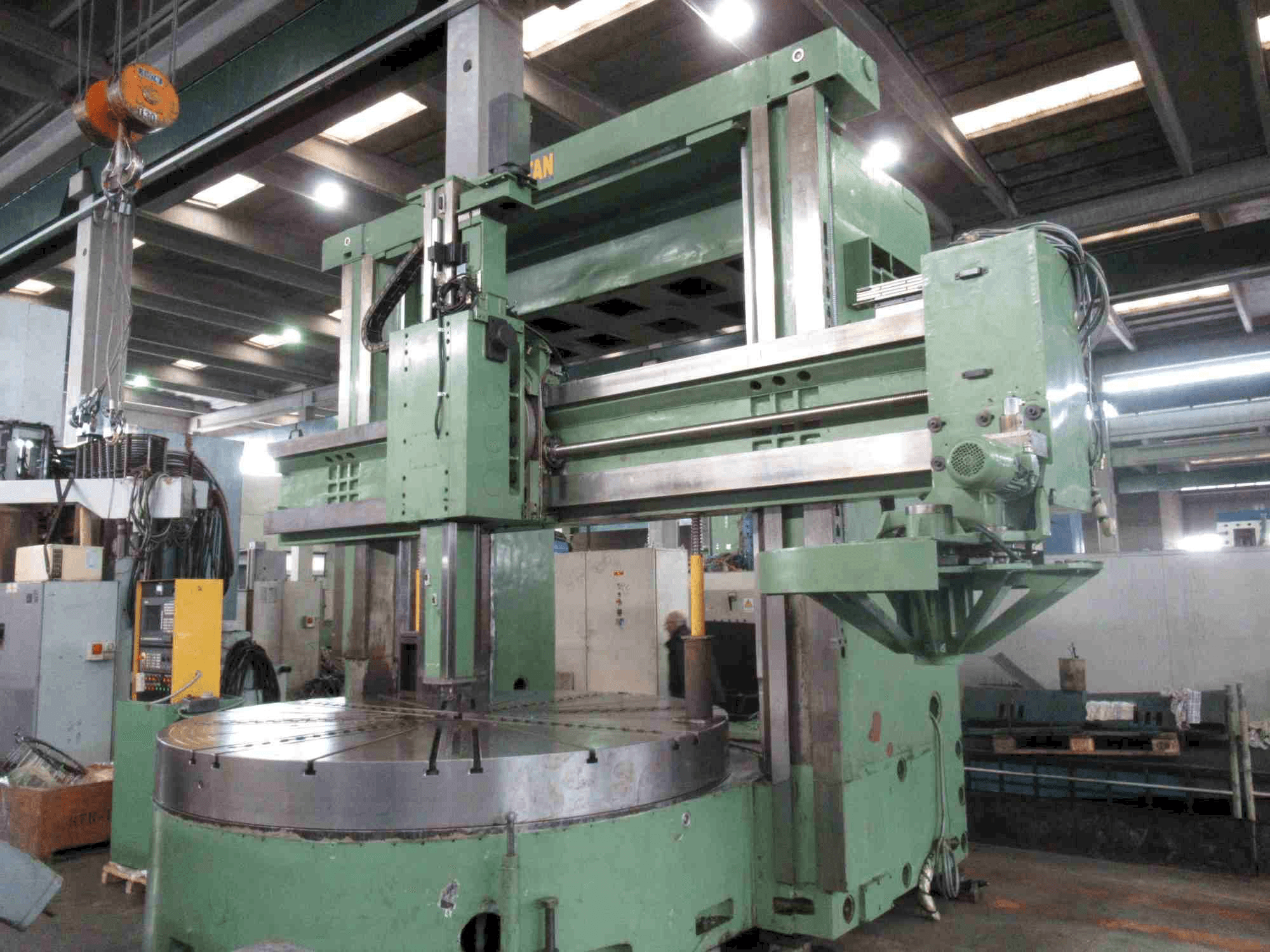 Čelní pohled na Titan SC 33 CNC stroj