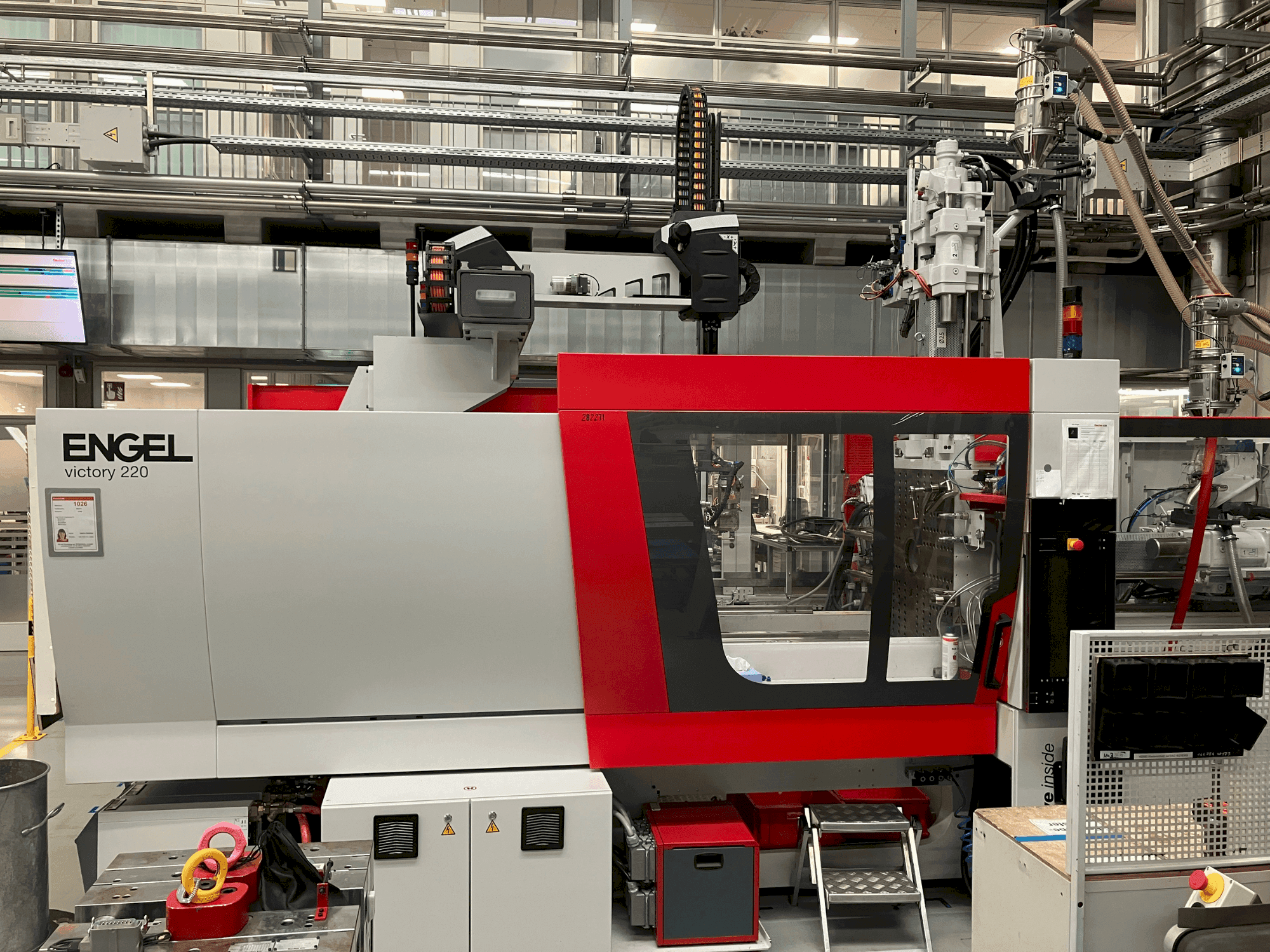 Čelní pohled na Engel victory 500H/200V/220 combi stroj