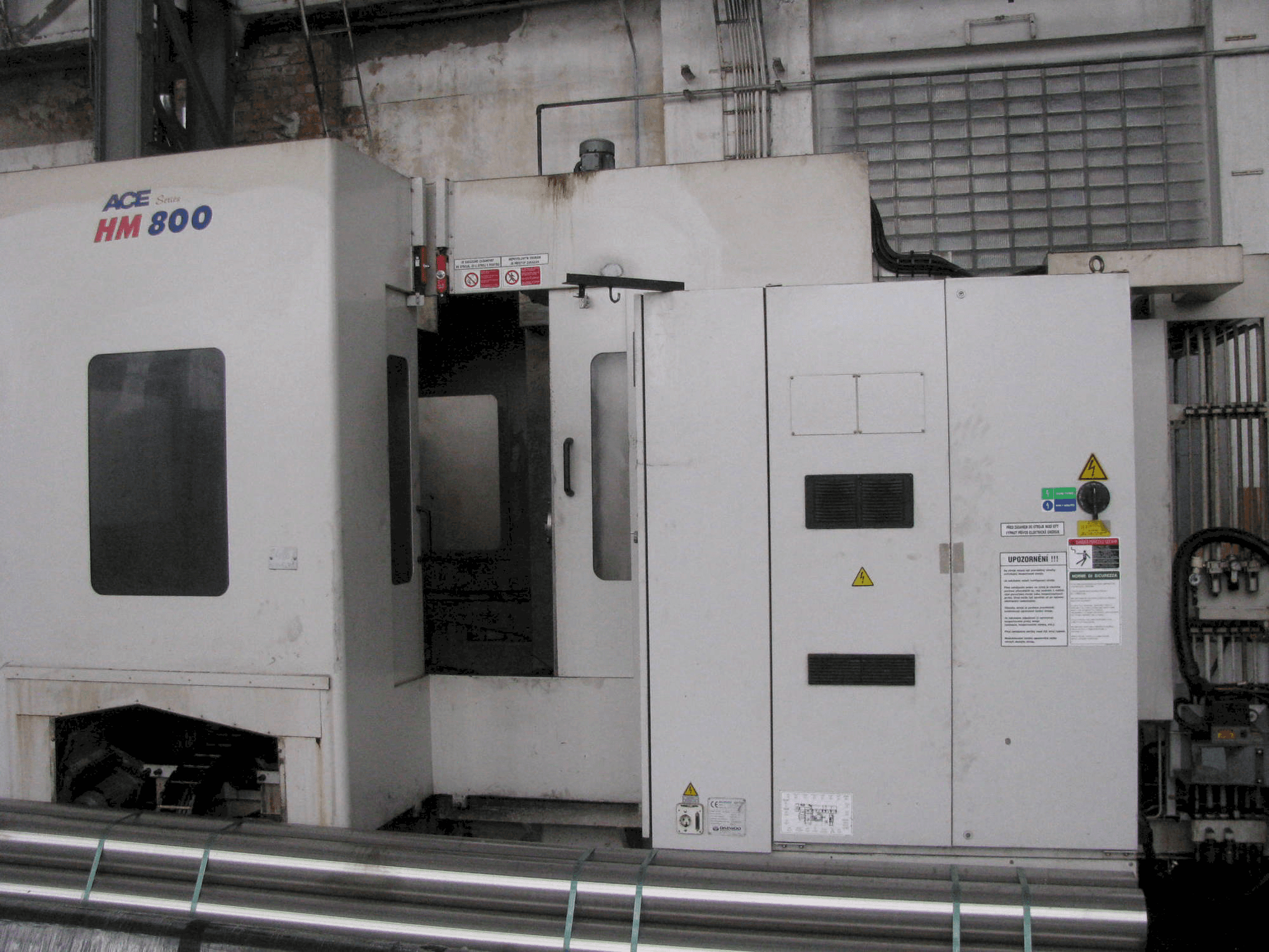 Čelní pohled na DAEWOO ACE-HM 800 stroj