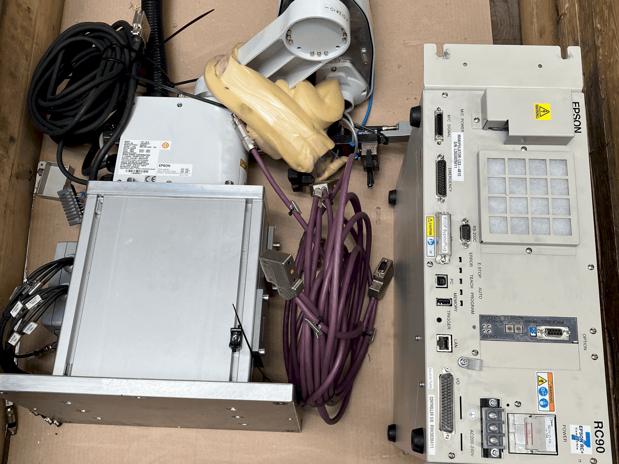 Čelní pohled na EPSON LS6-602S stroj