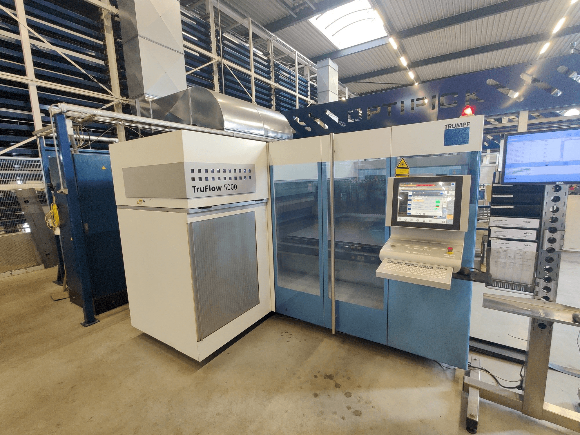 Čelní pohled na Trumpf TruLaser 3030 stroj