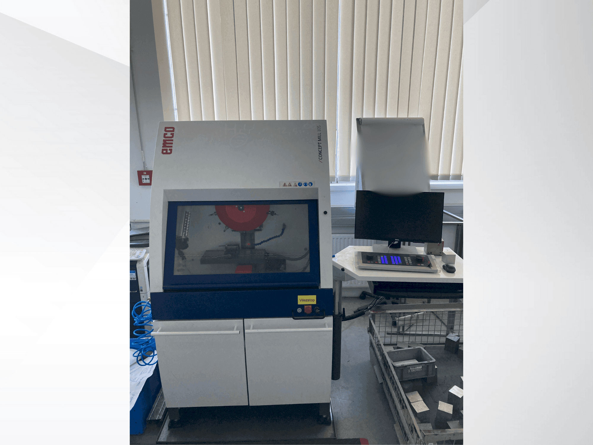 Čelní pohled na EMCO Concept Mill 105 stroj