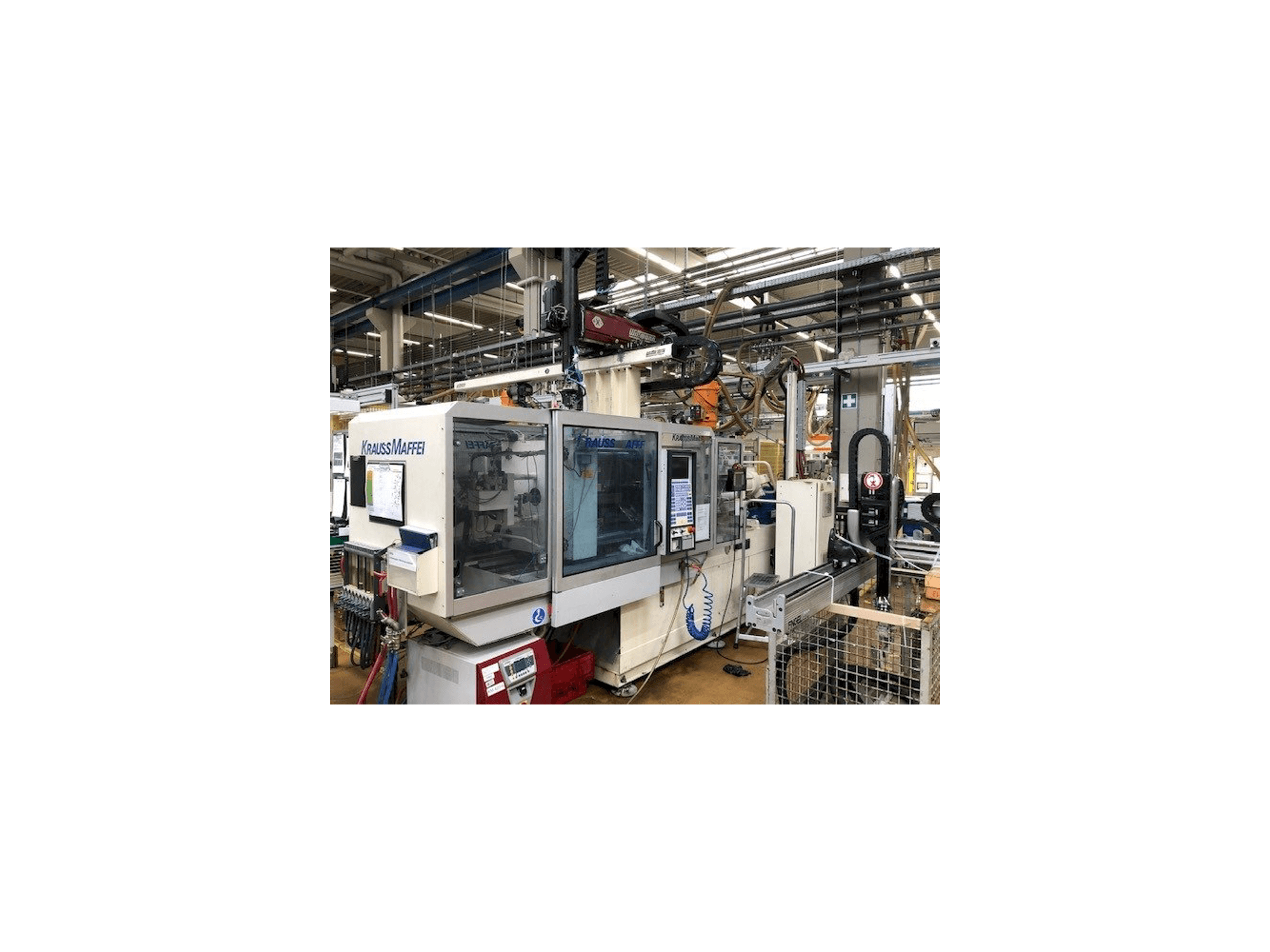 Čelní pohled na Krauss Maffei 150-700 C2 stroj