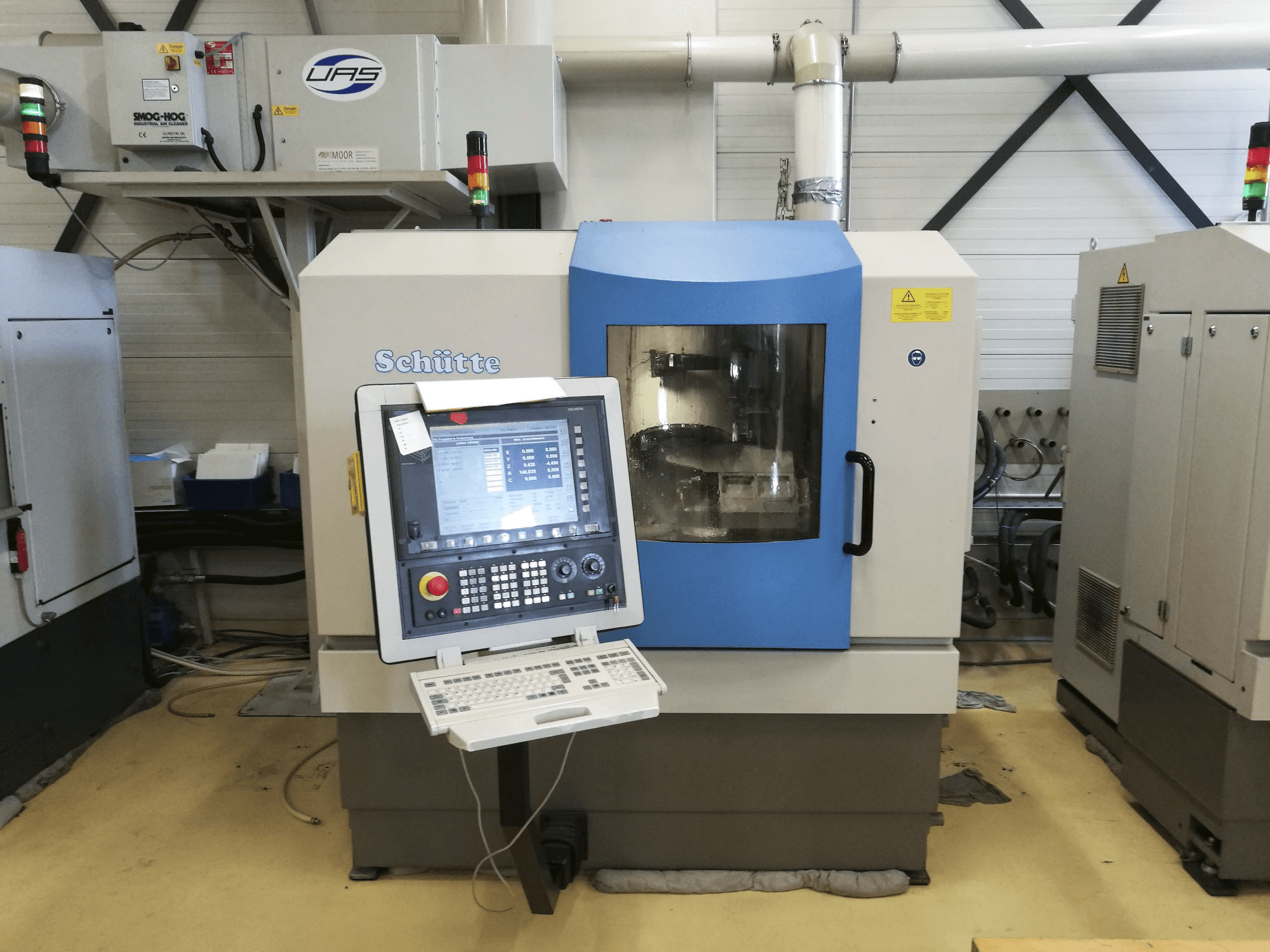 Čelní pohled na Schuette WU305L stroj