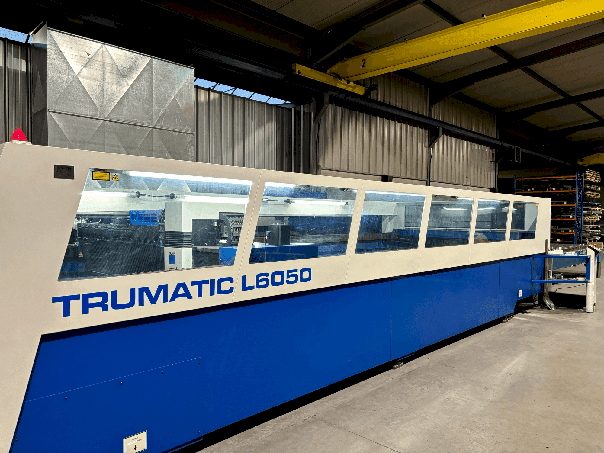Čelní pohled na TRUMPF Trumatic L6050 stroj
