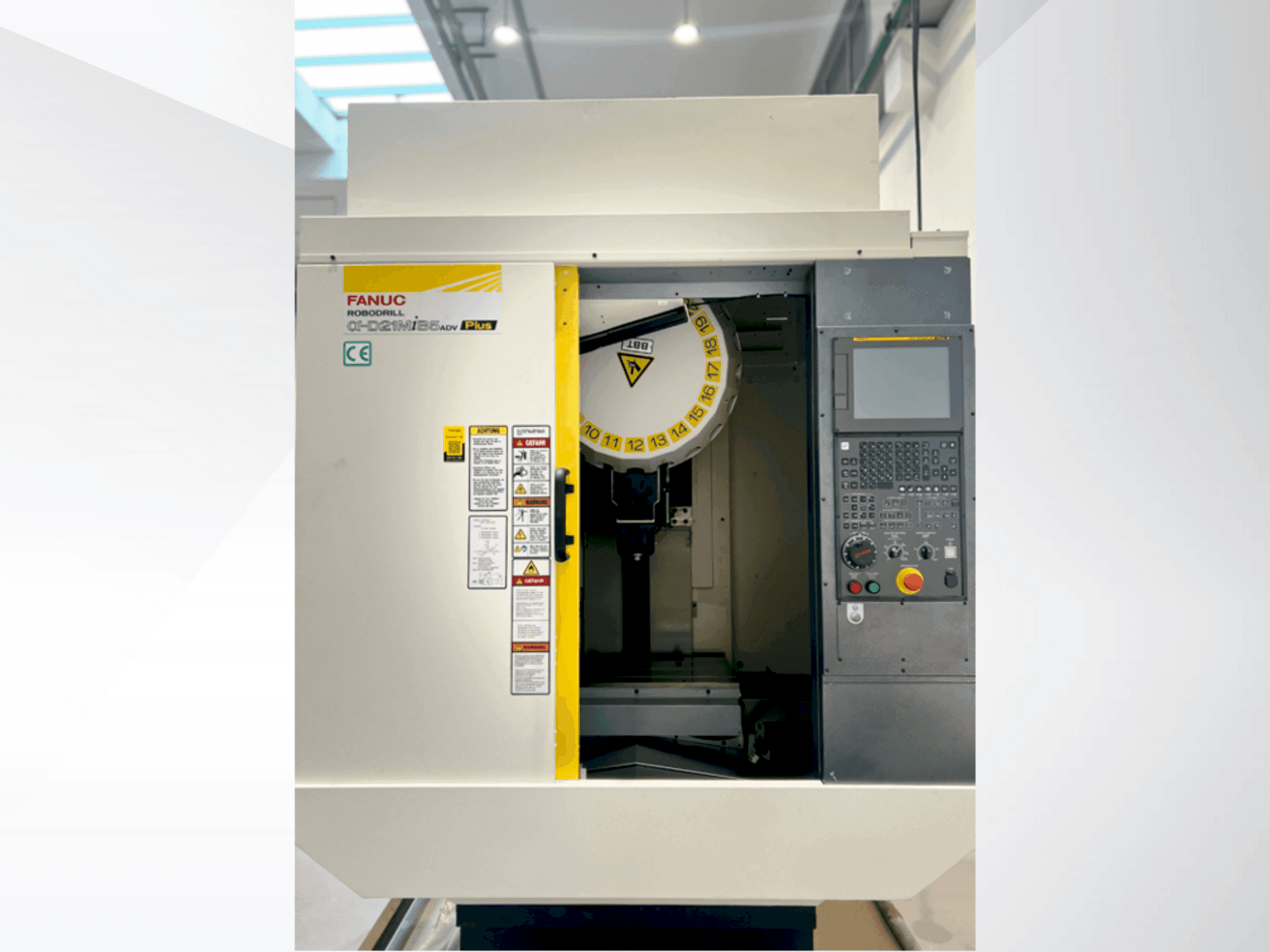 Čelní pohled na FANUC α-D21MiB5ADV Plus stroj