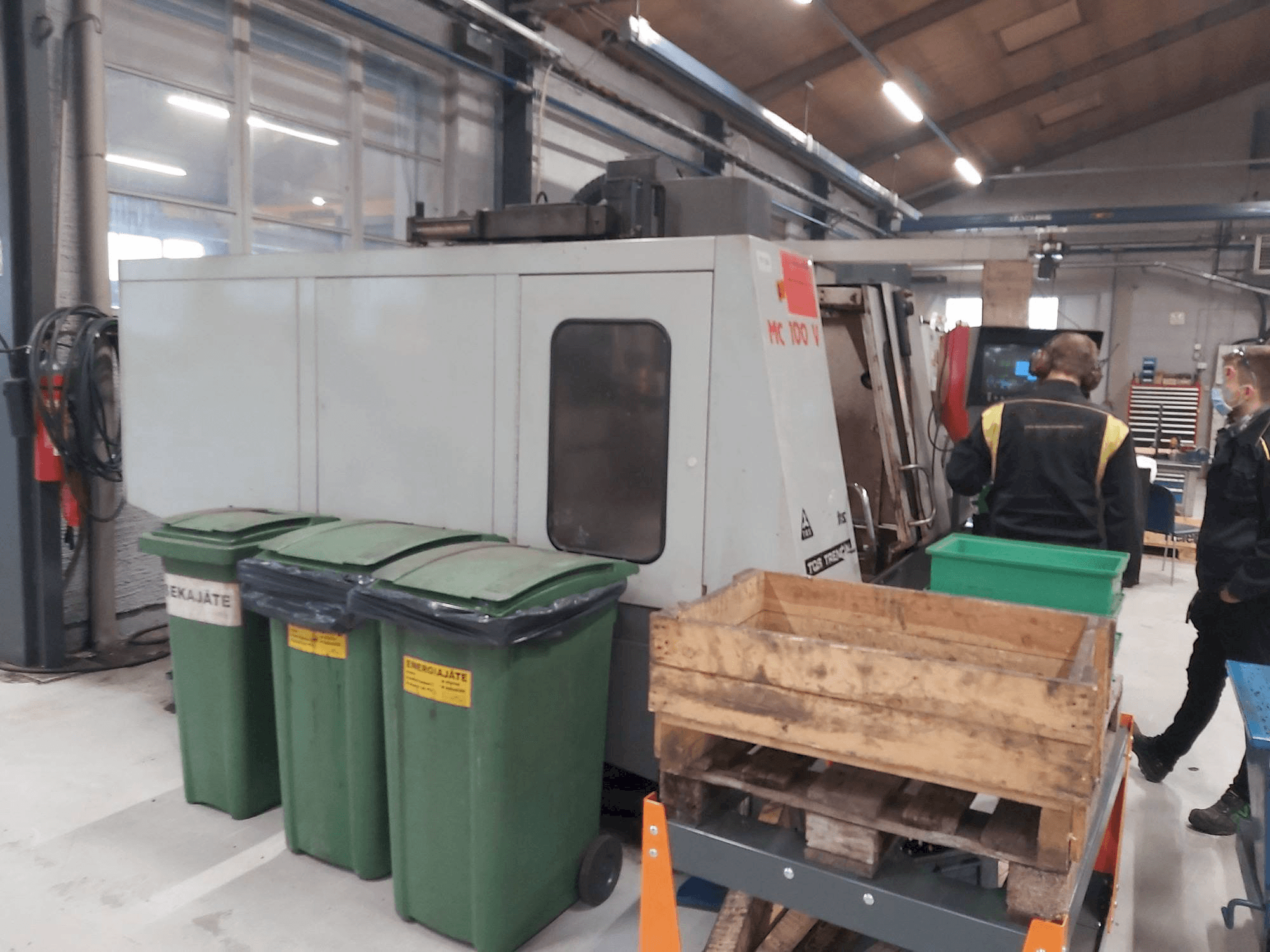 Čelní pohled na TOS TRENCÍN MC 100 V stroj