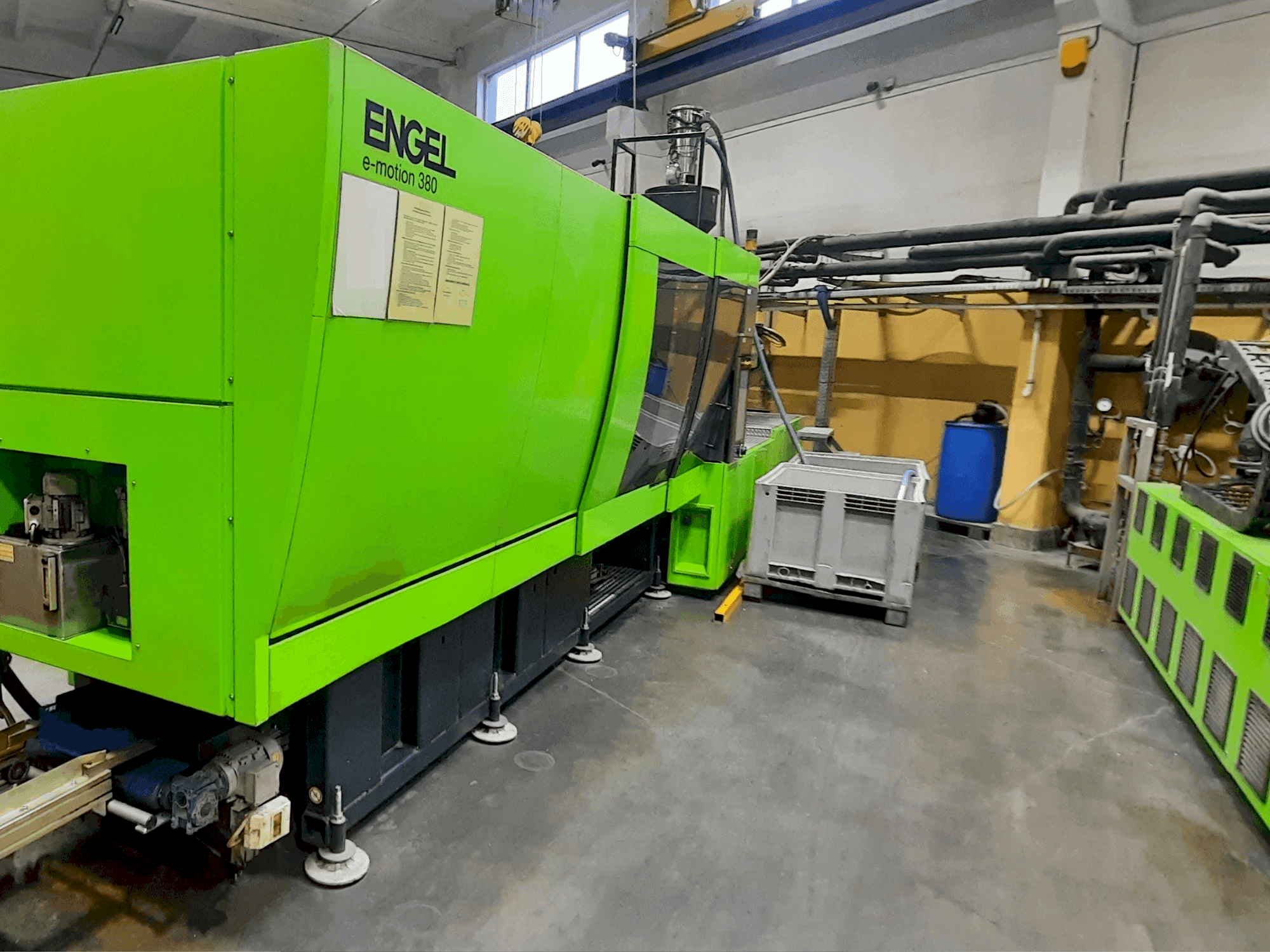 Čelní pohled na Engel e-motion 2440/380 T stroj