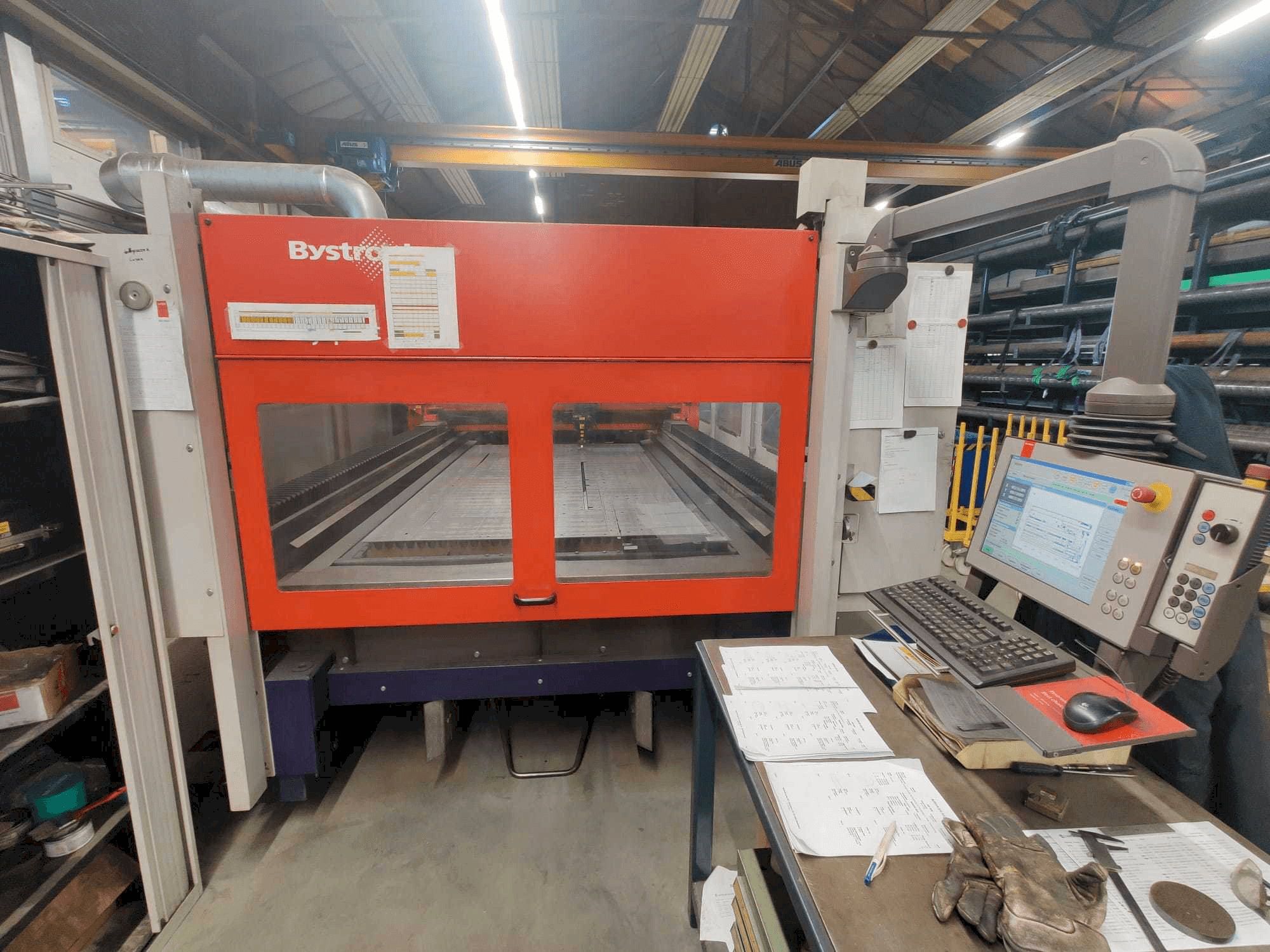 Čelní pohled na Bystronic Bysprint 3015 stroj